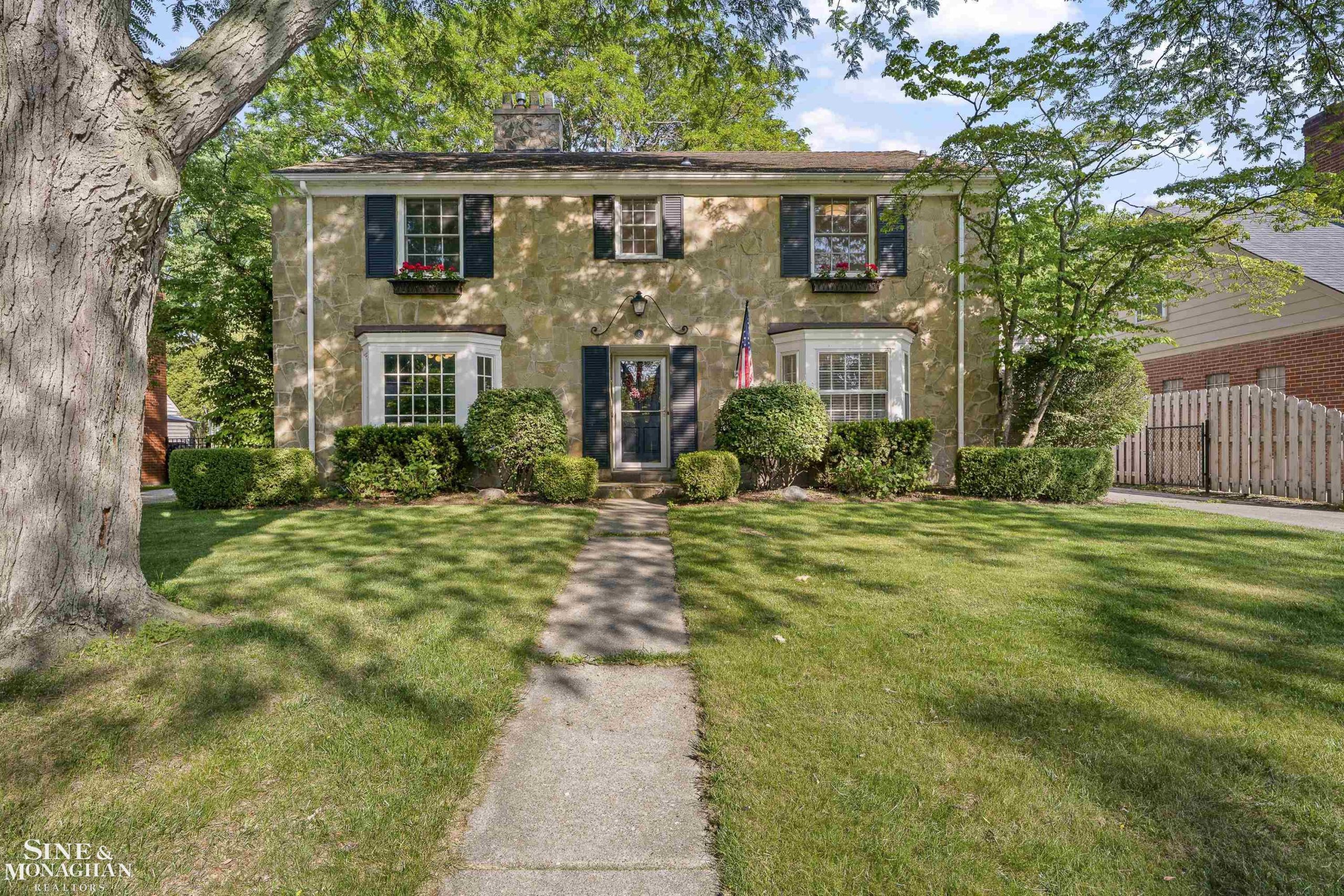 8 Radnor CIR