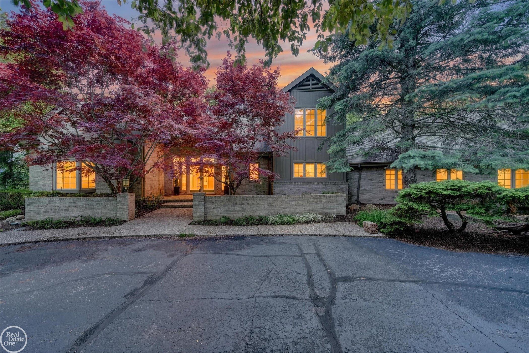 1 Beckford PL