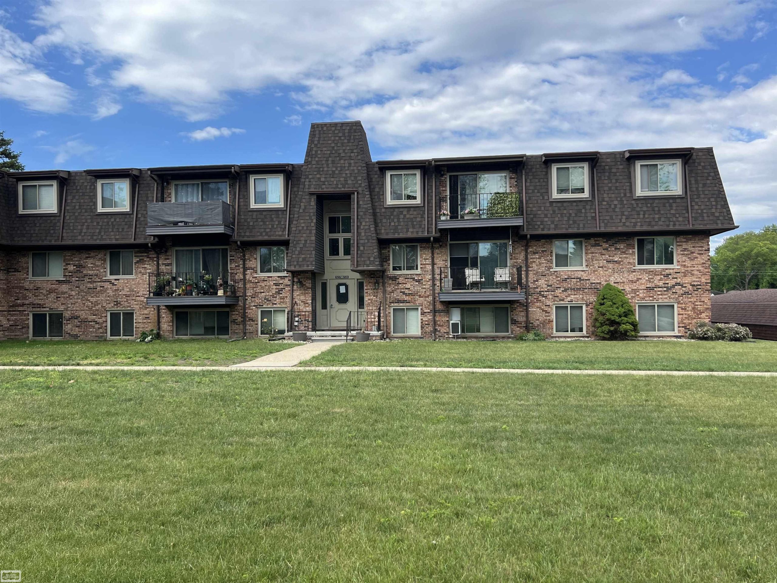 532 Riviera DR