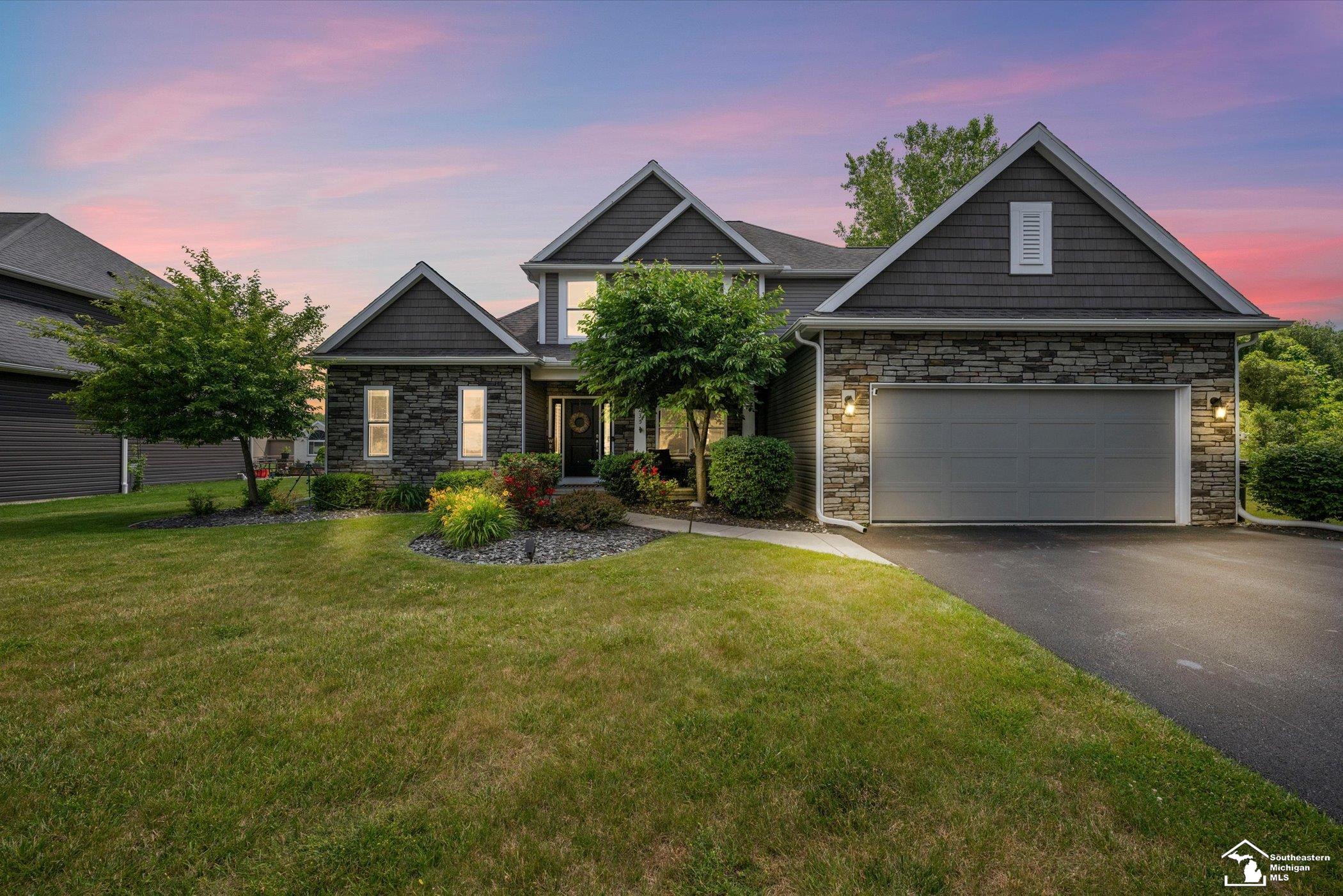 1235 Cascade DR