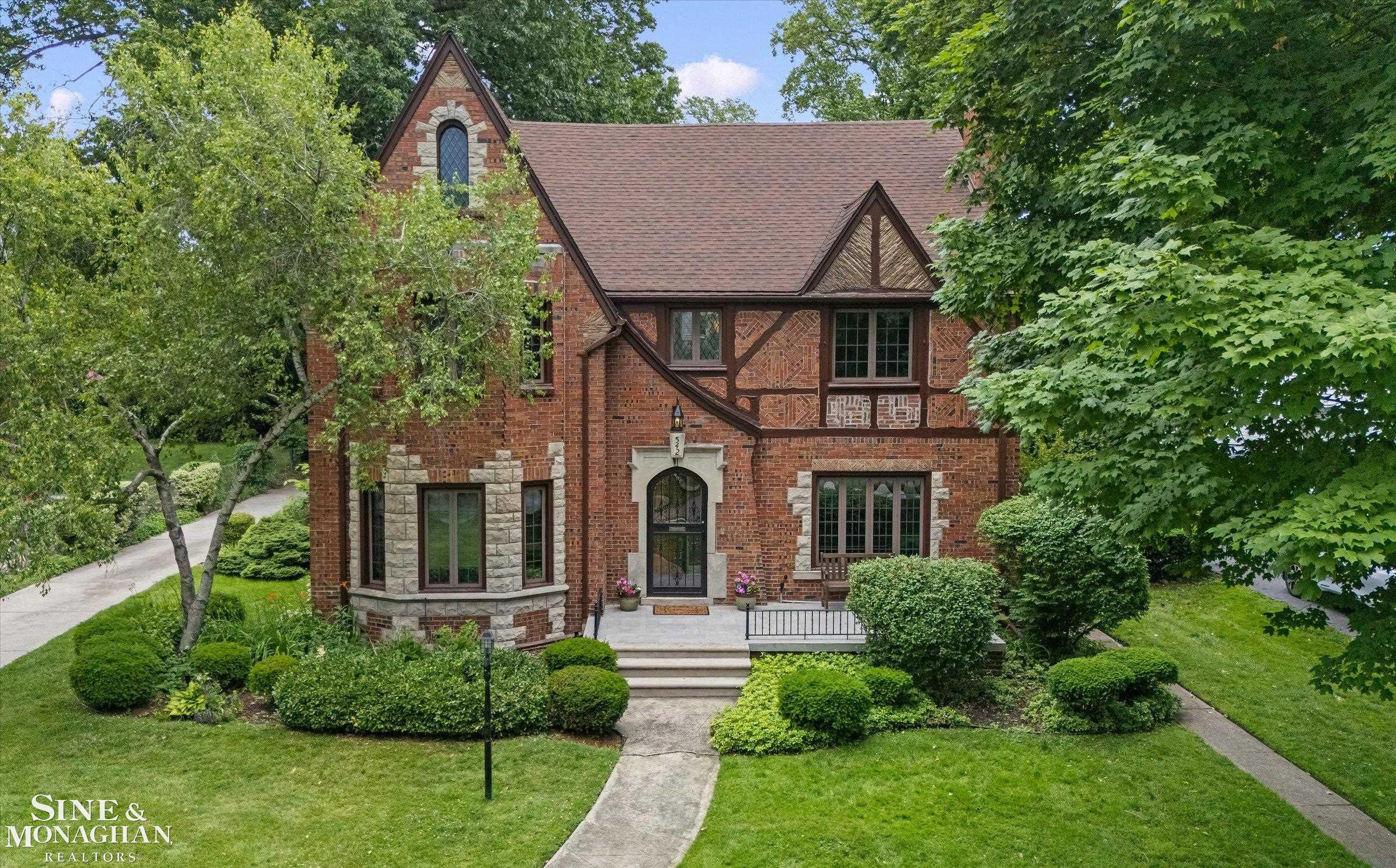 542 Lakepointe ST