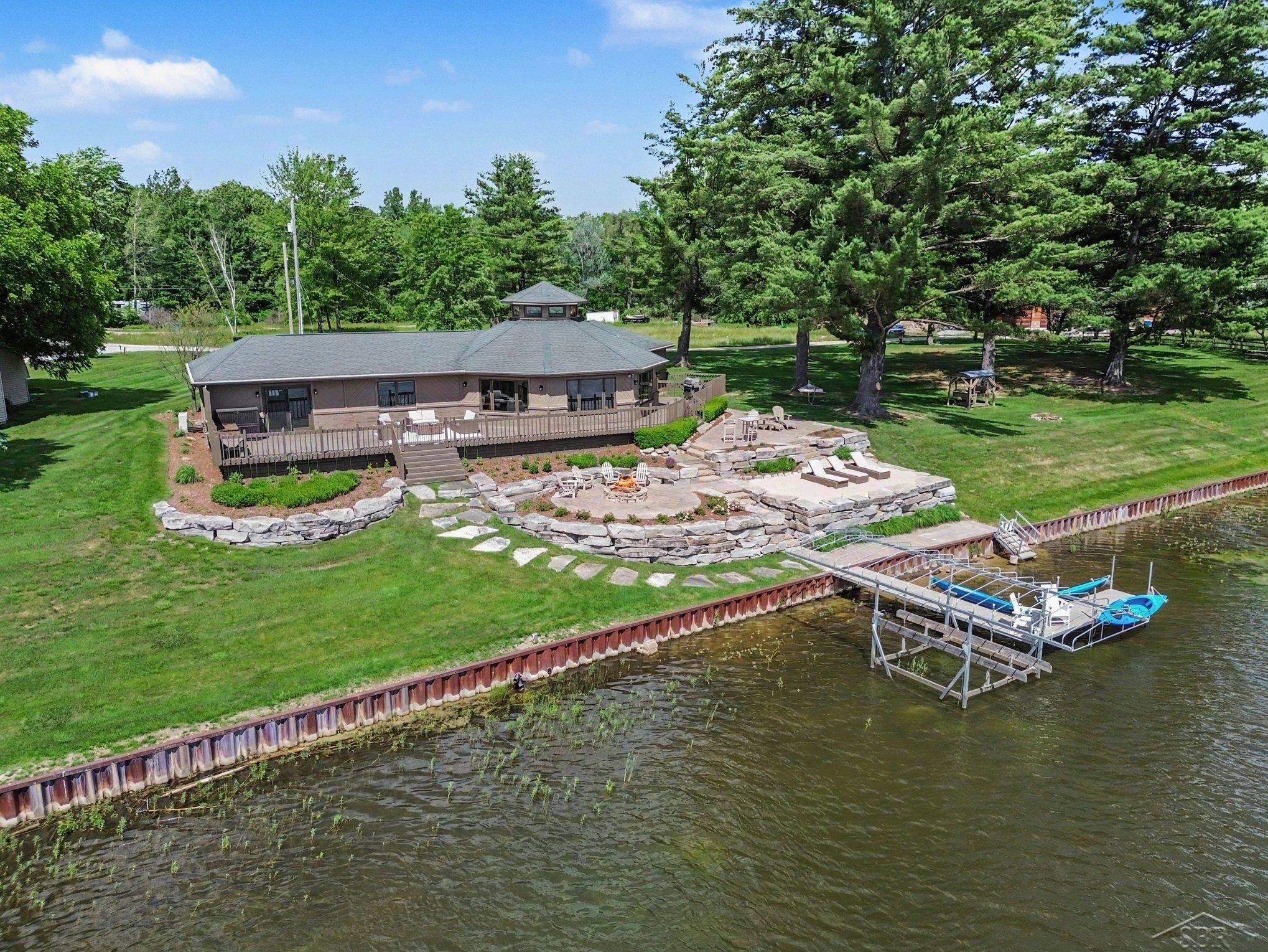 4991 N Pointe DR
