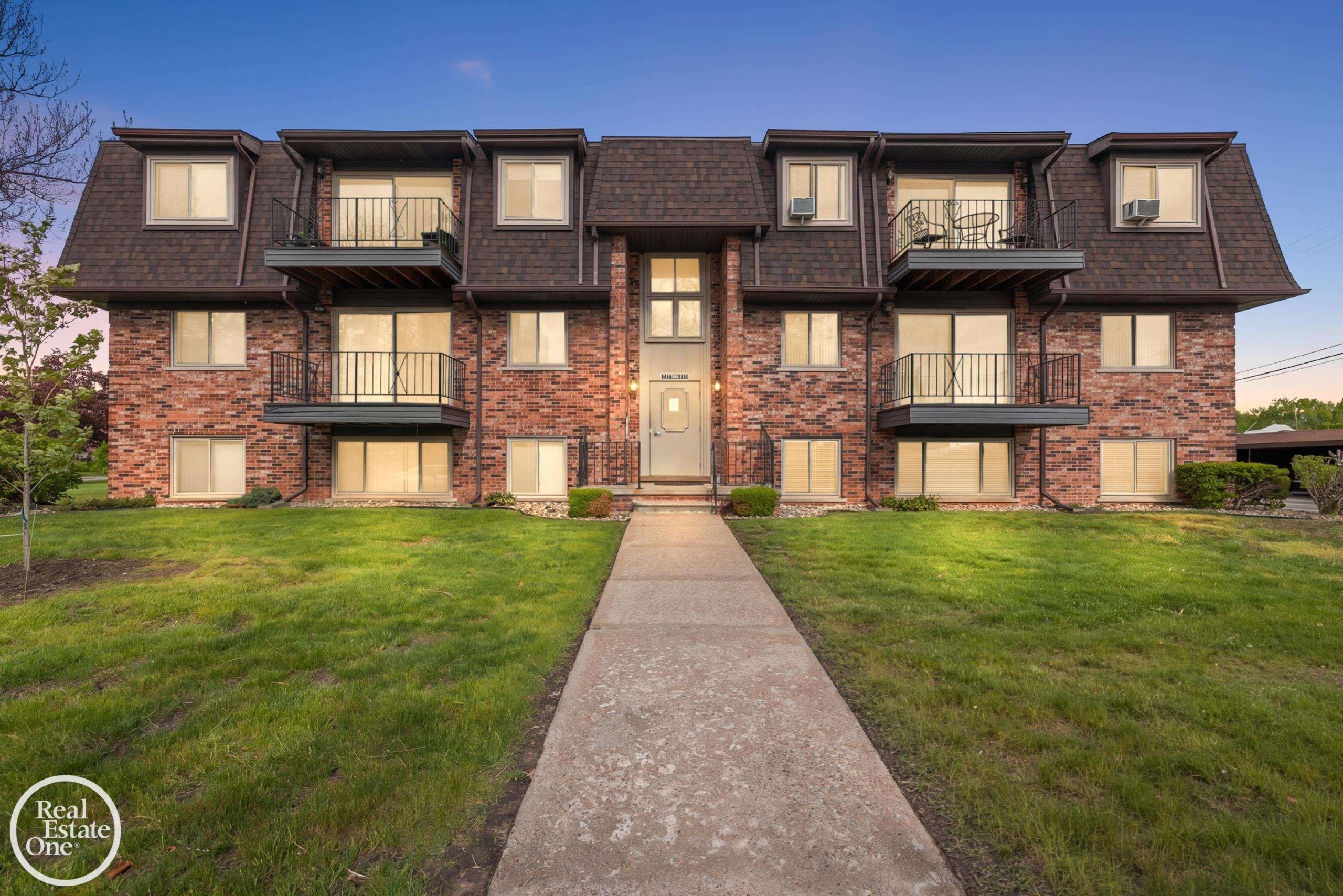 225 Riviera DR