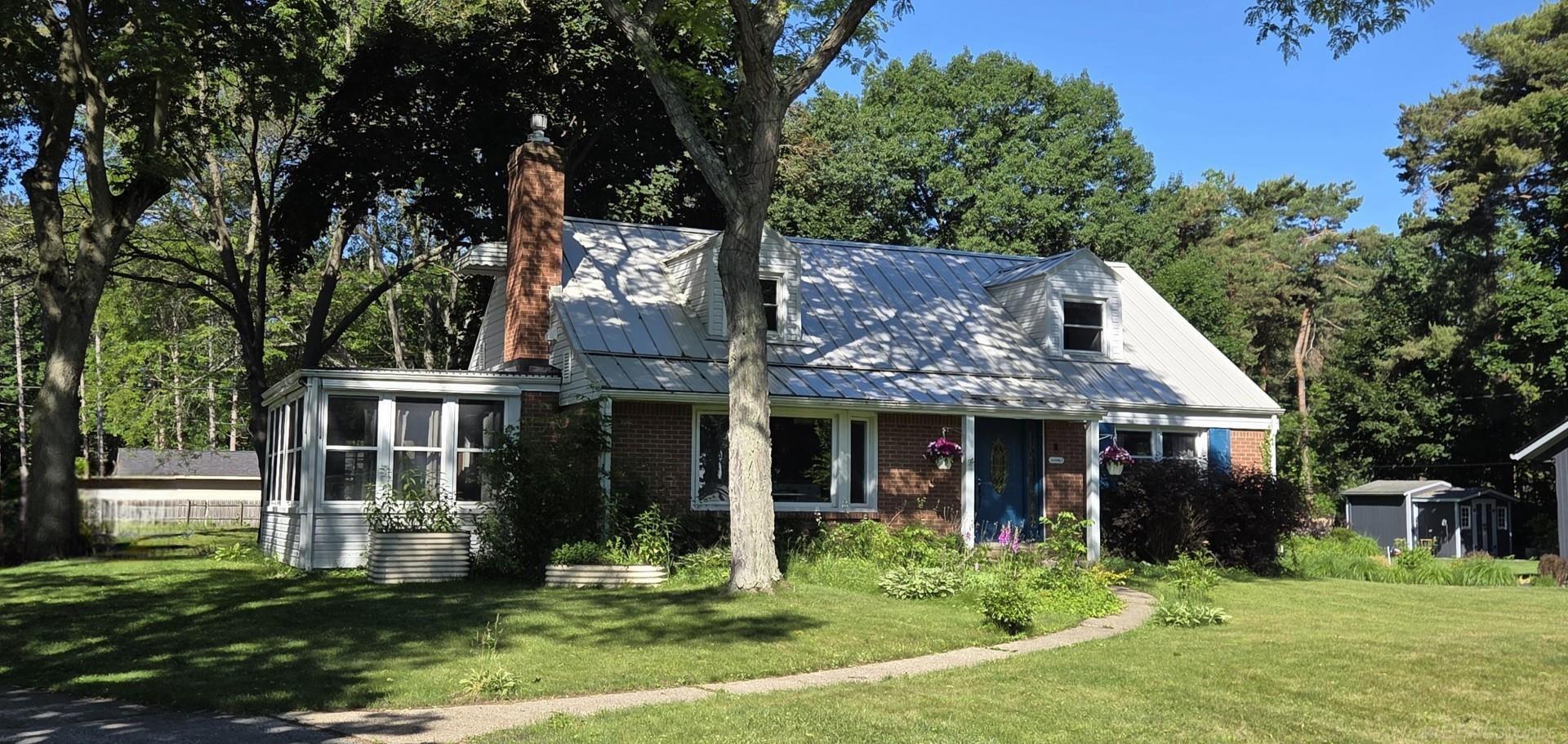 4579 Lakeshore RD