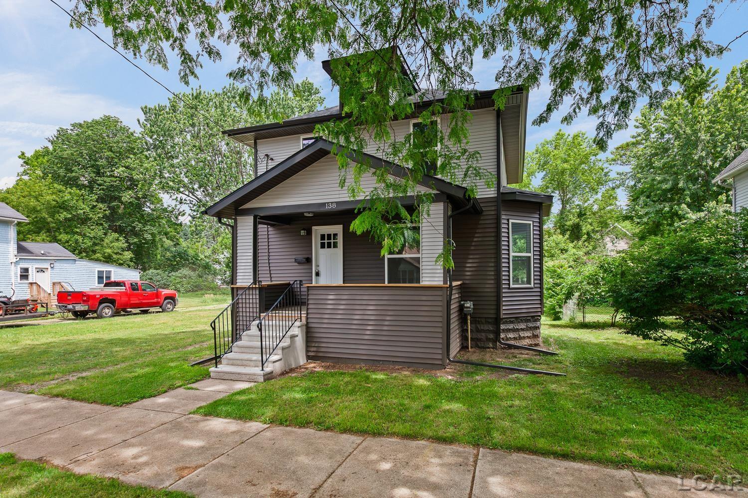138 E Robinson ST