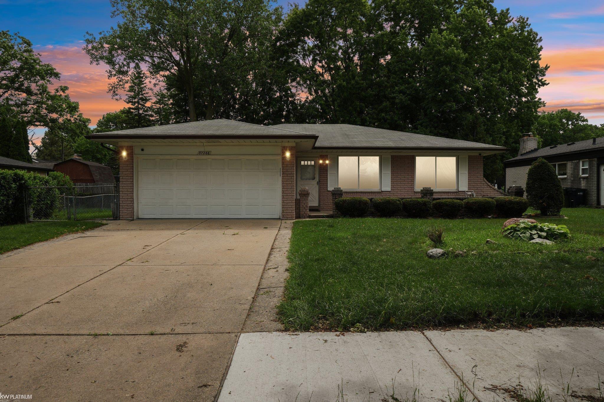 37266 Tamarack DR