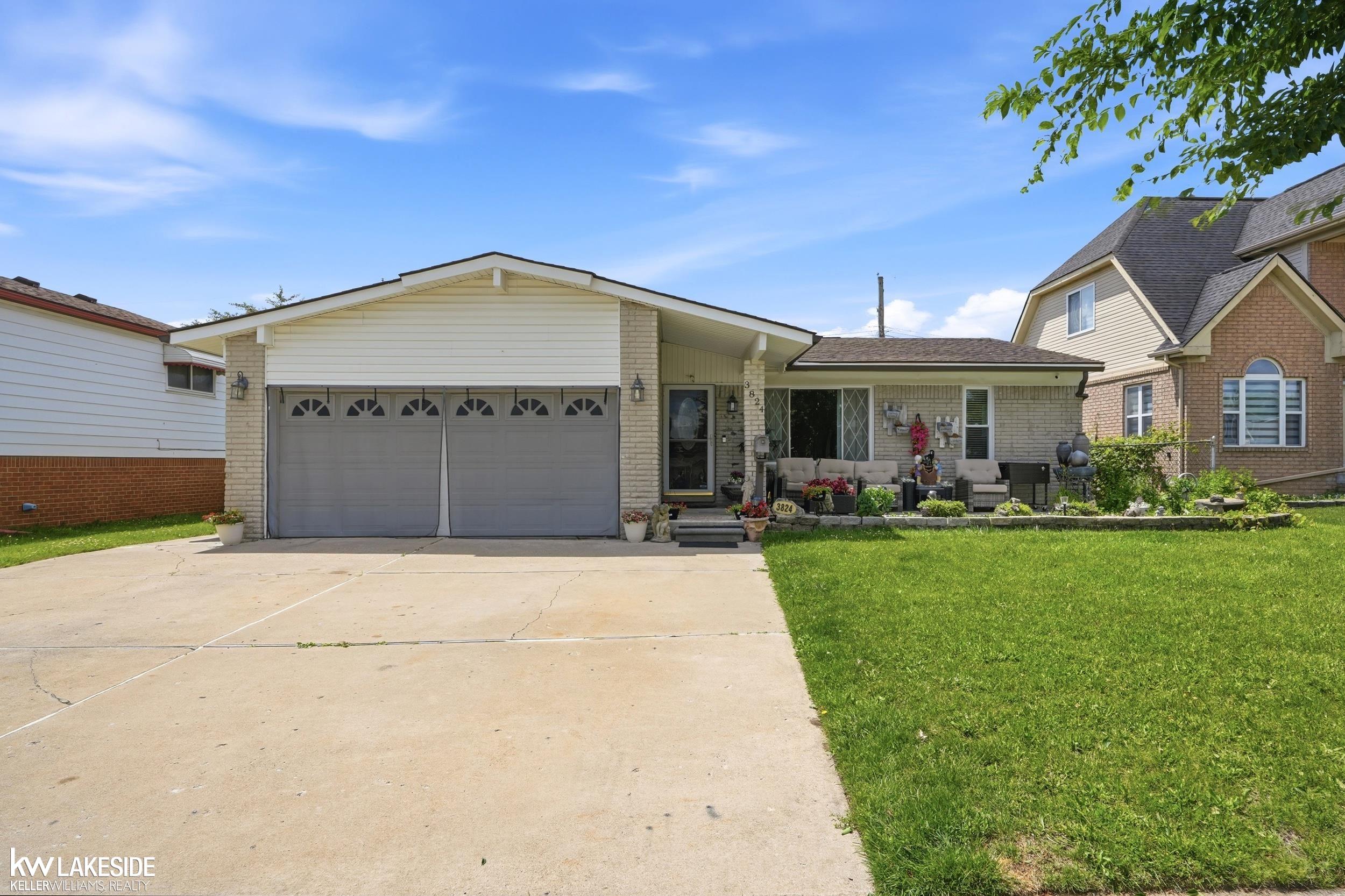 3824 Dawson DR