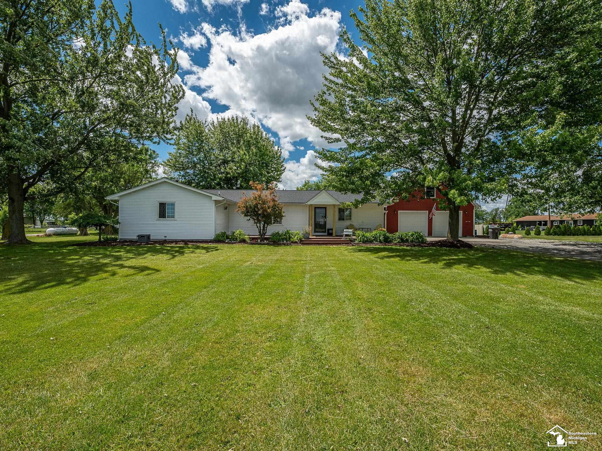 10937 Armstrong RD