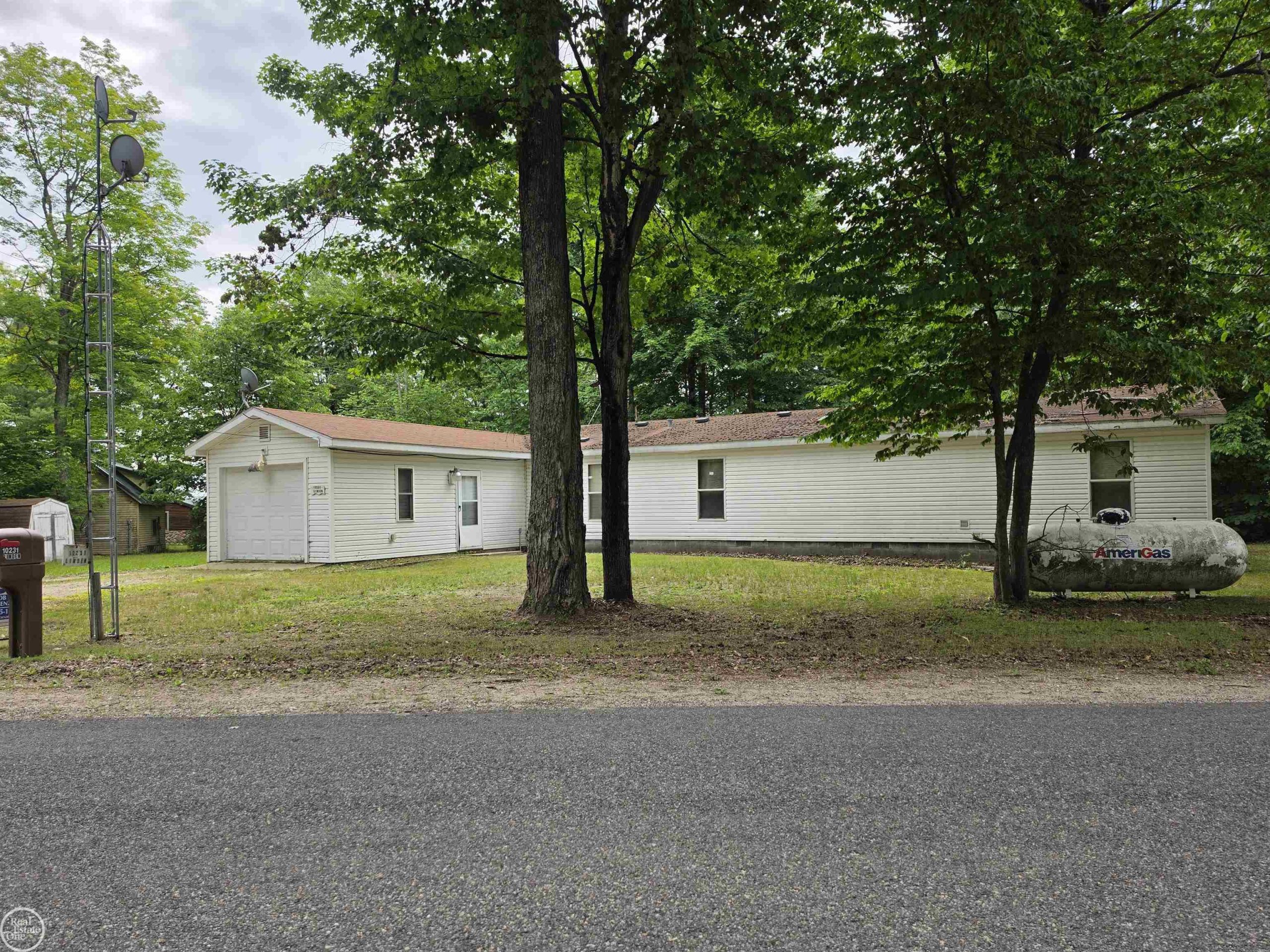 10231 LINDEN AVE