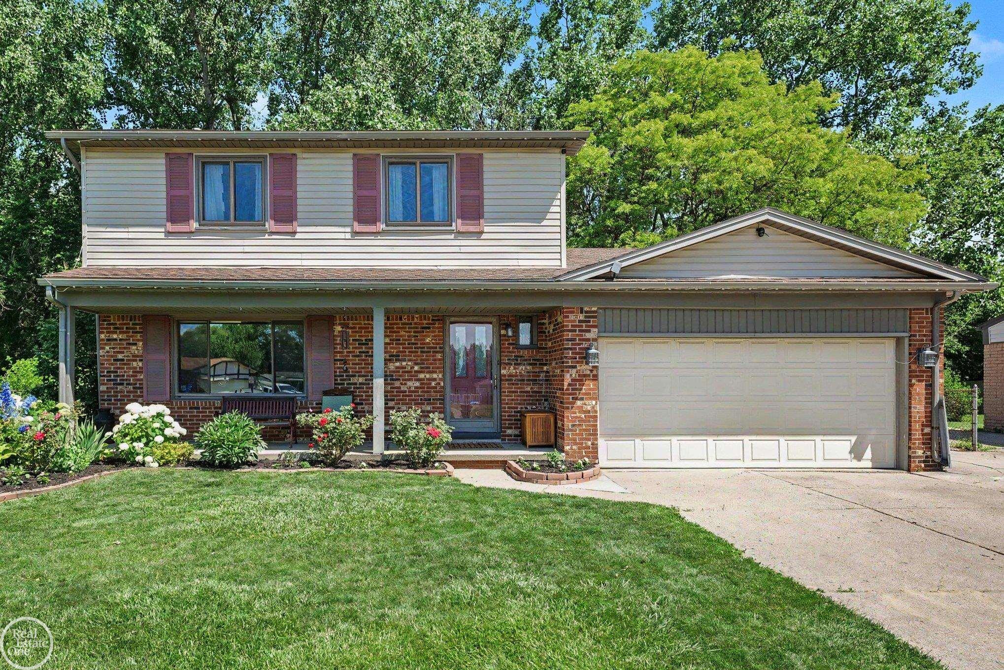 15733 Jennifer CT