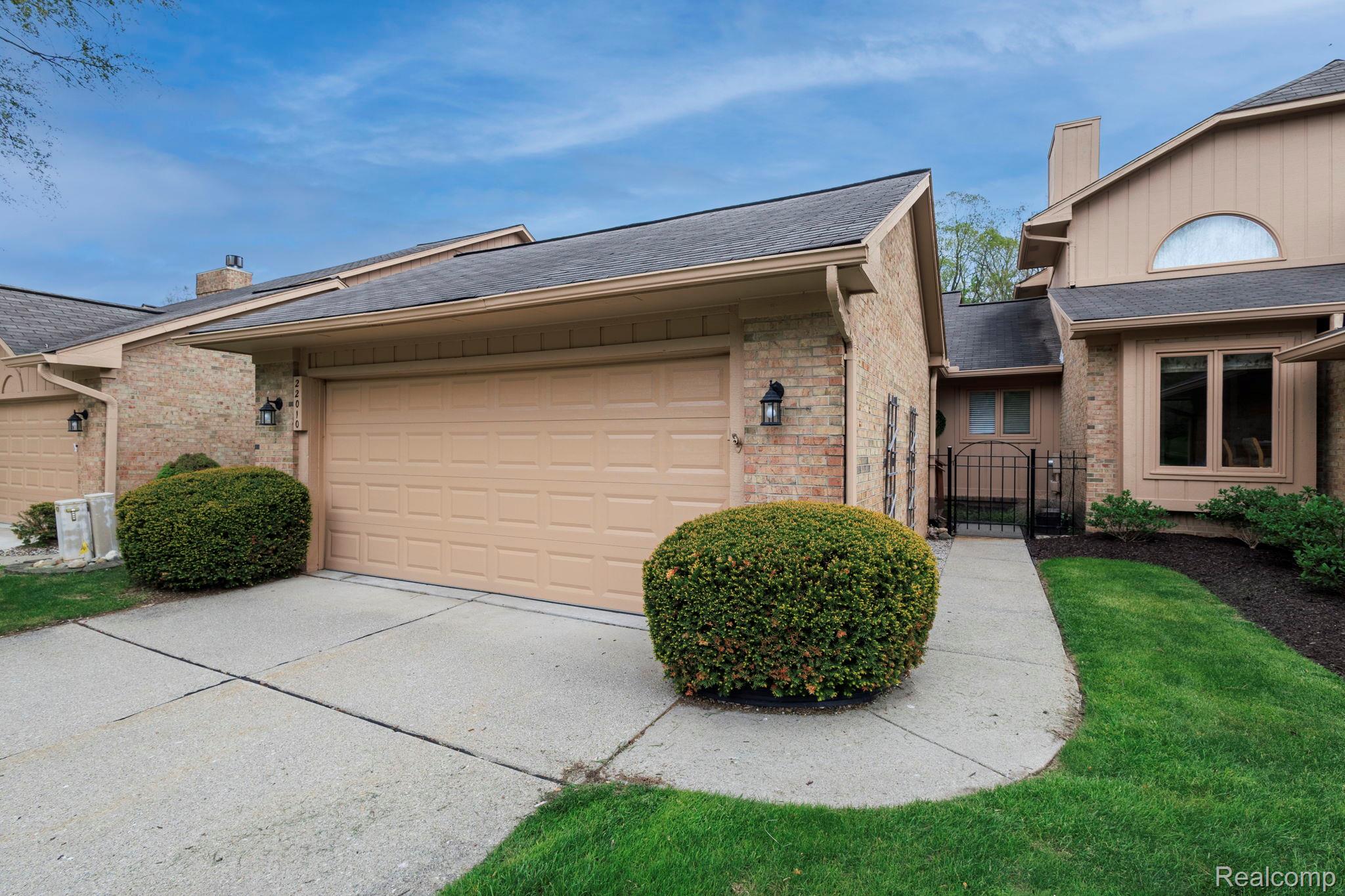 22010, River Ridge, Farmington Hills, Michigan, 48335