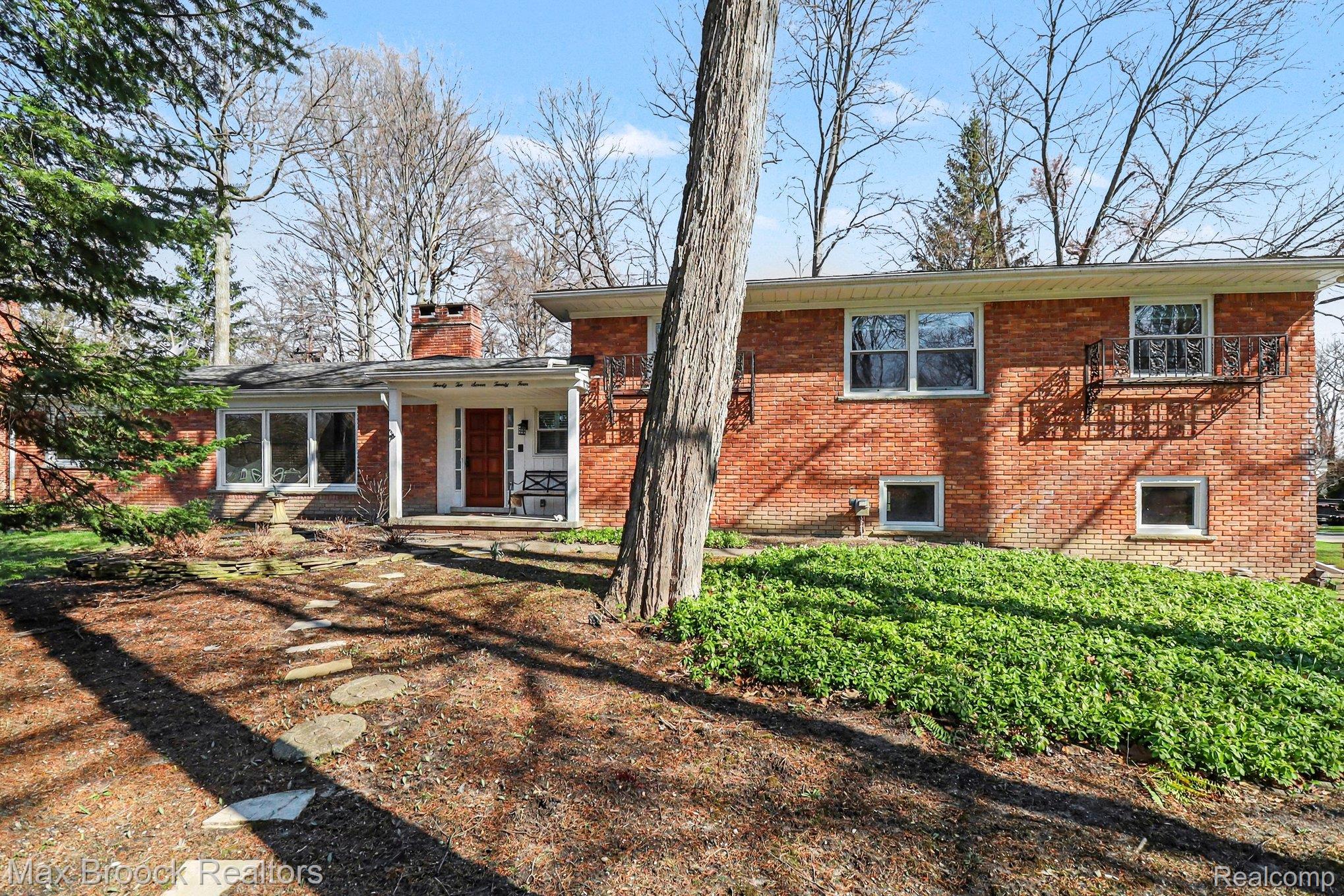 22724, King Richard, Beverly Hills, Michigan, 48025