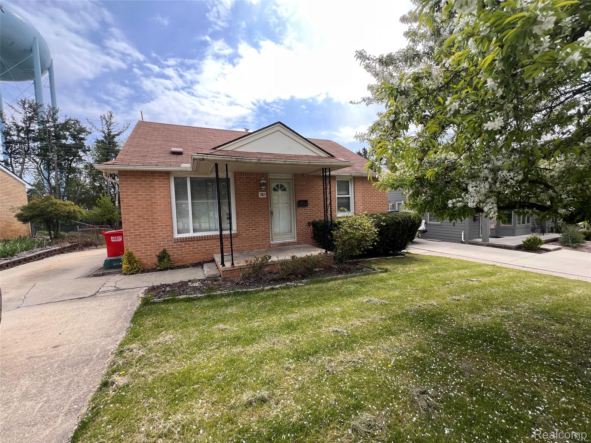 762, Miller, Rochester, Michigan, 48307