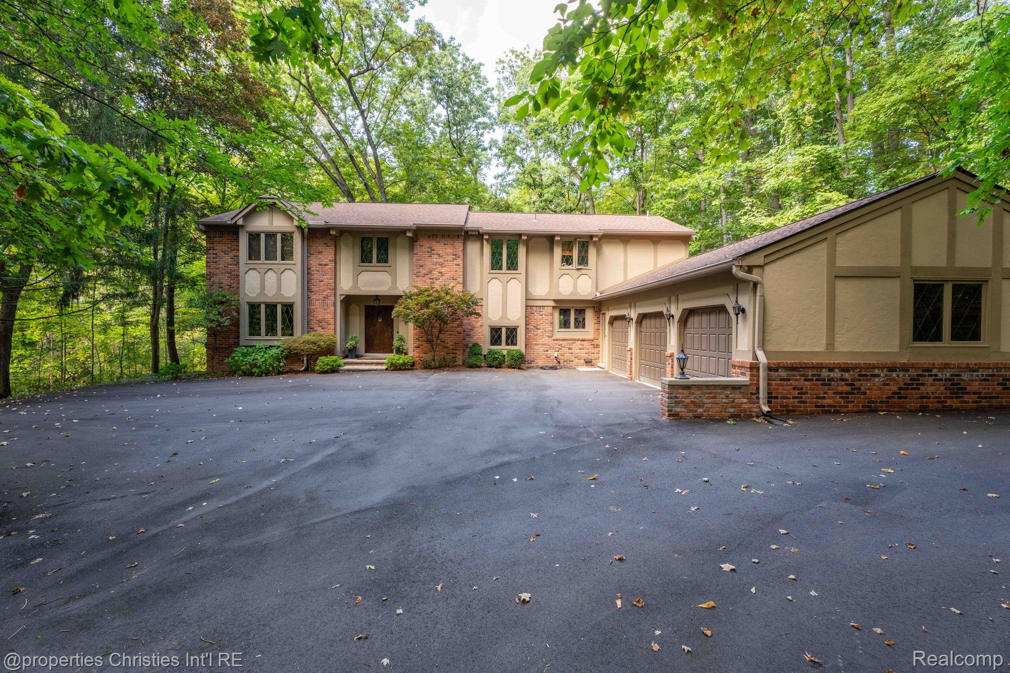 1100, Bretton, Bloomfield Hills, Michigan, 48304