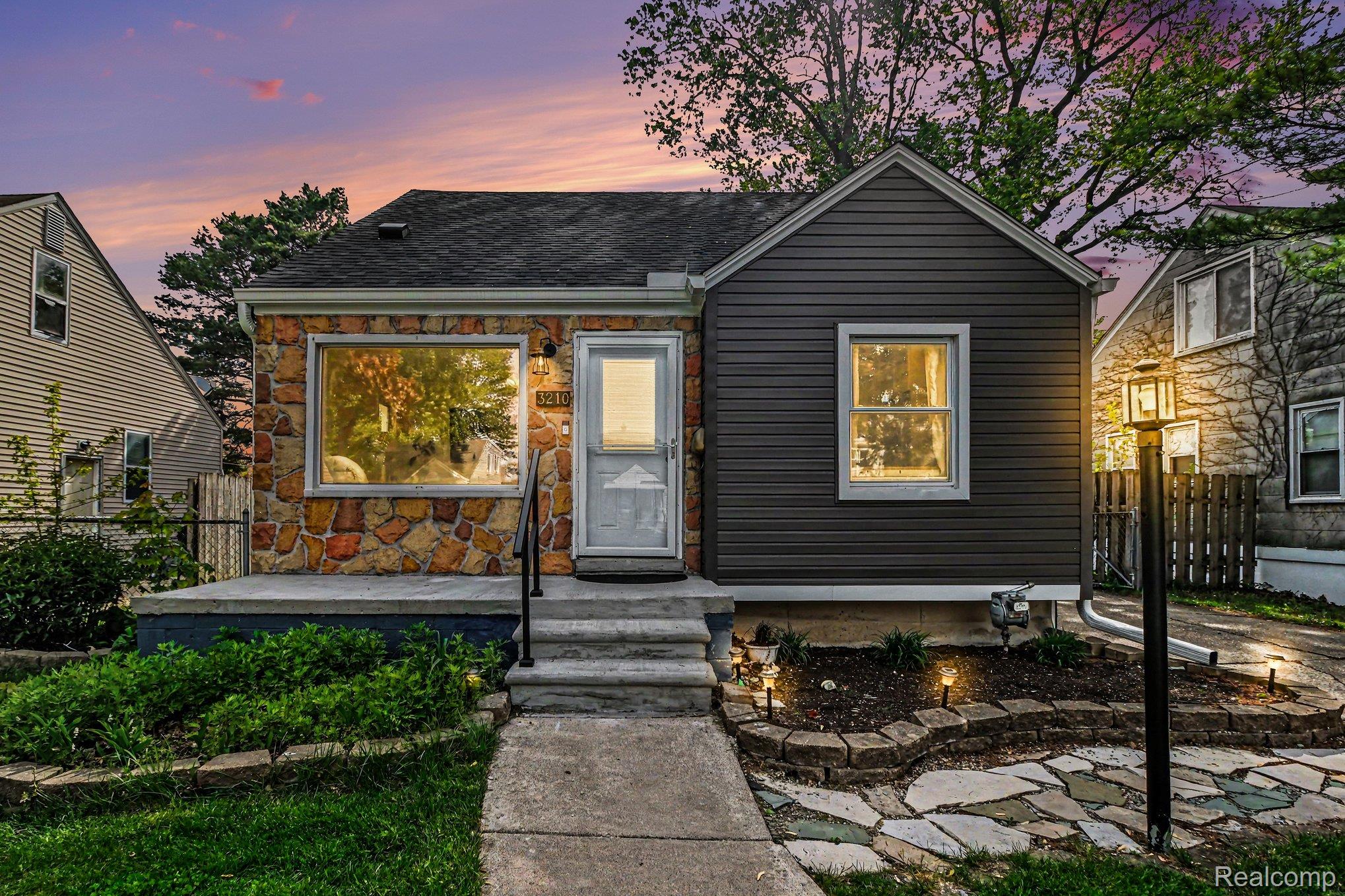 3210, Wilson, Royal Oak, Michigan, 48073