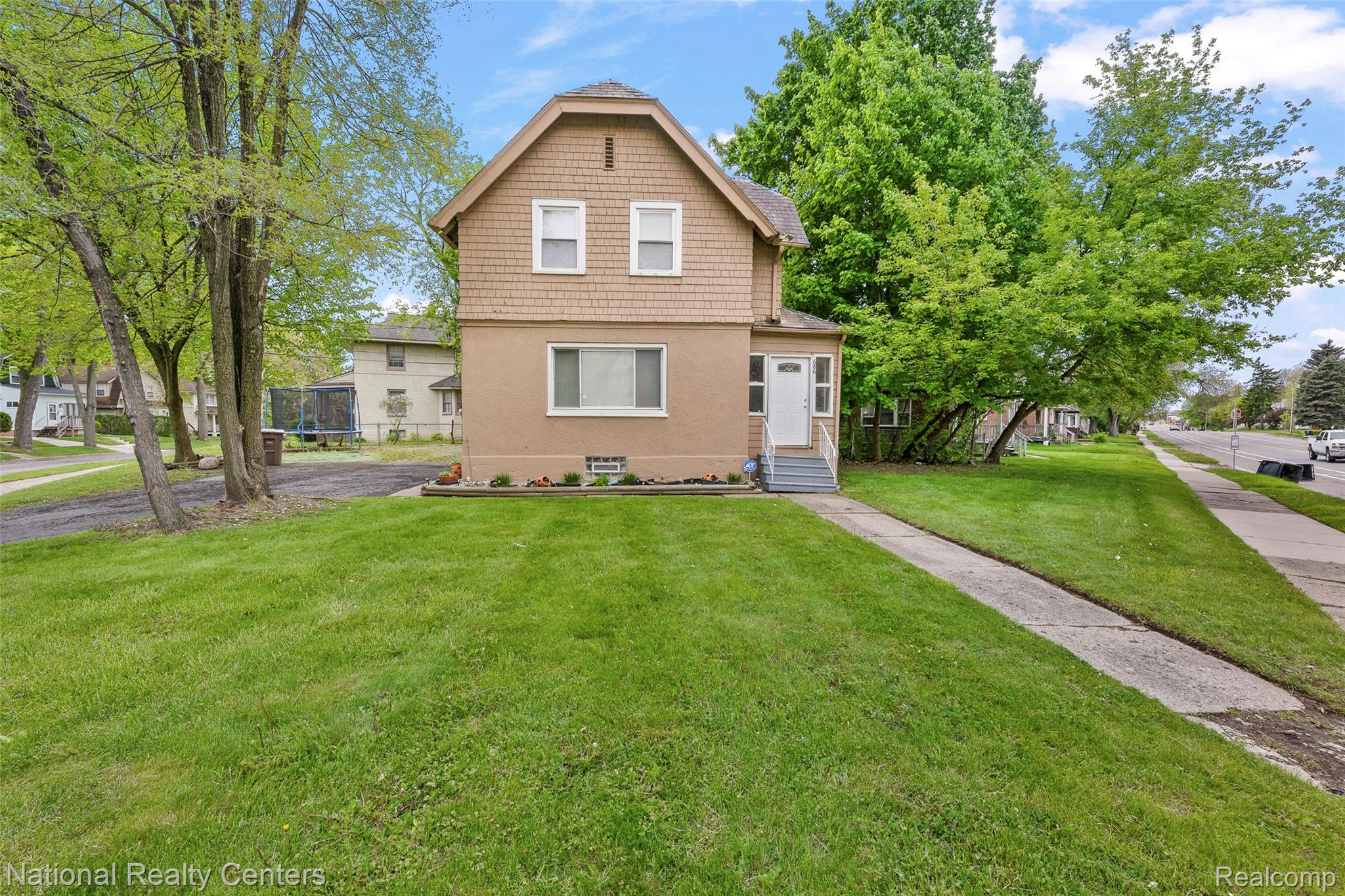 686, Perry, Pontiac, Michigan, 48342