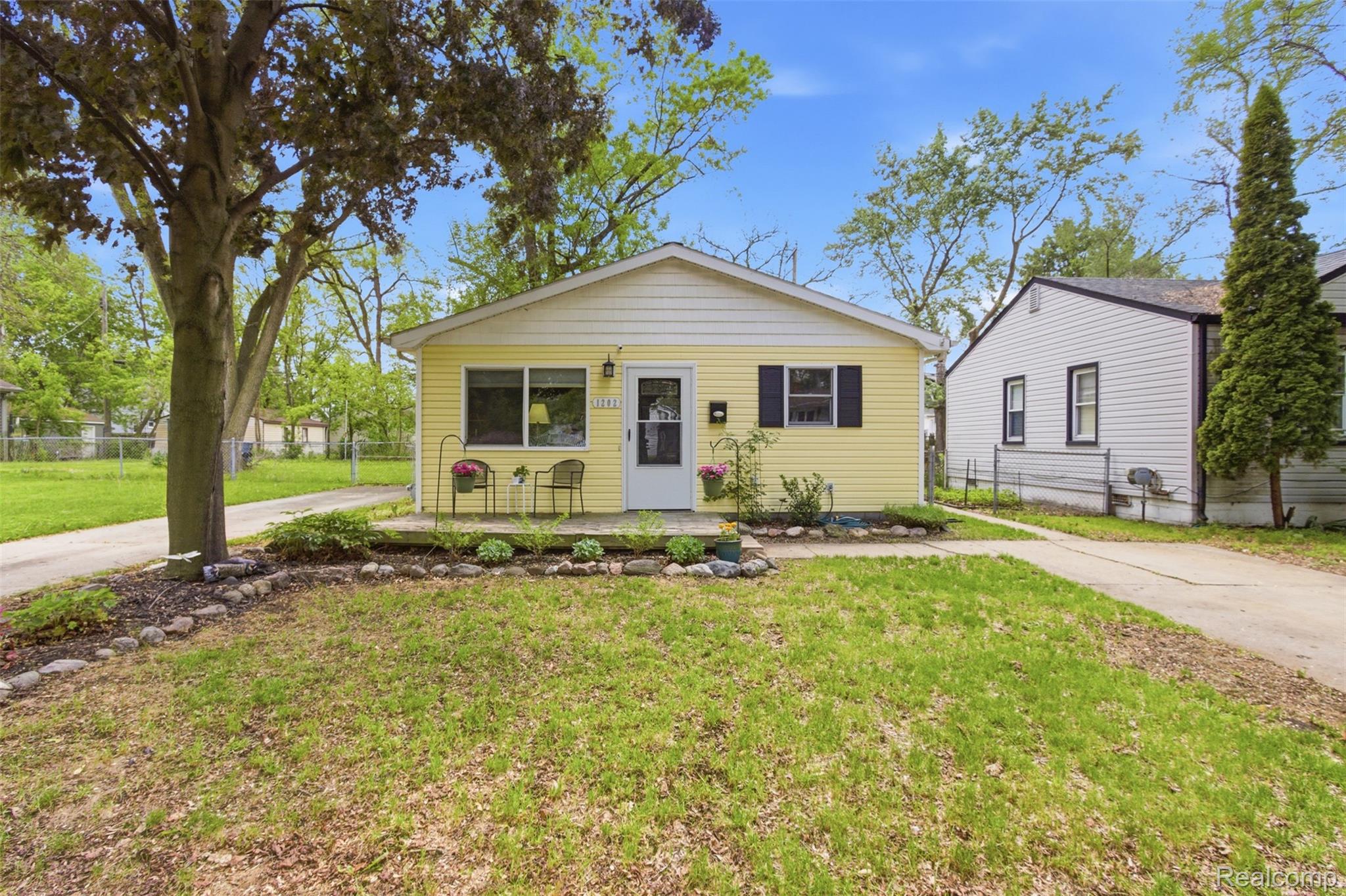 1202, Elza, Hazel Park, Michigan, 48030