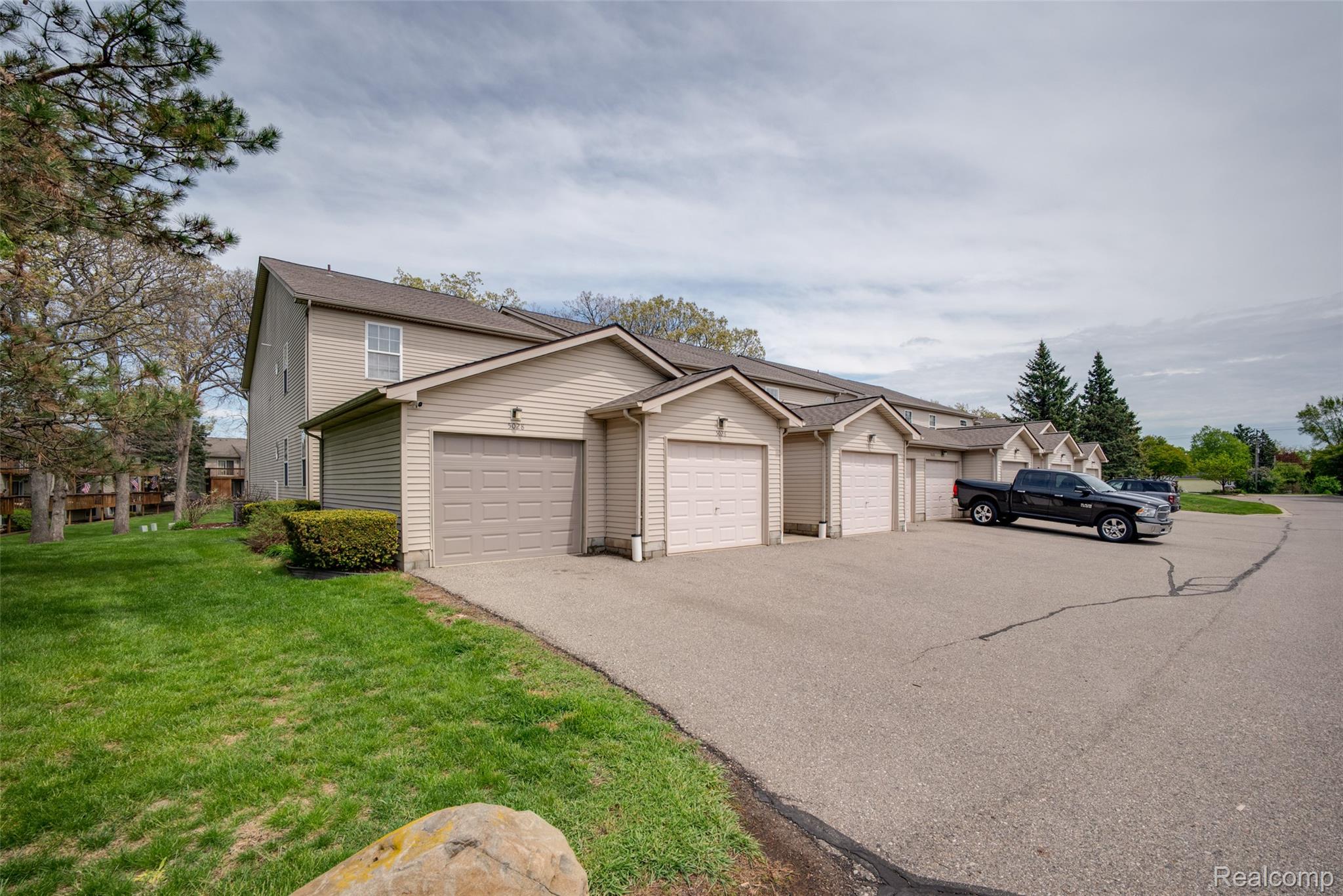 5026, Harbor Oak, Waterford, Michigan, 48329