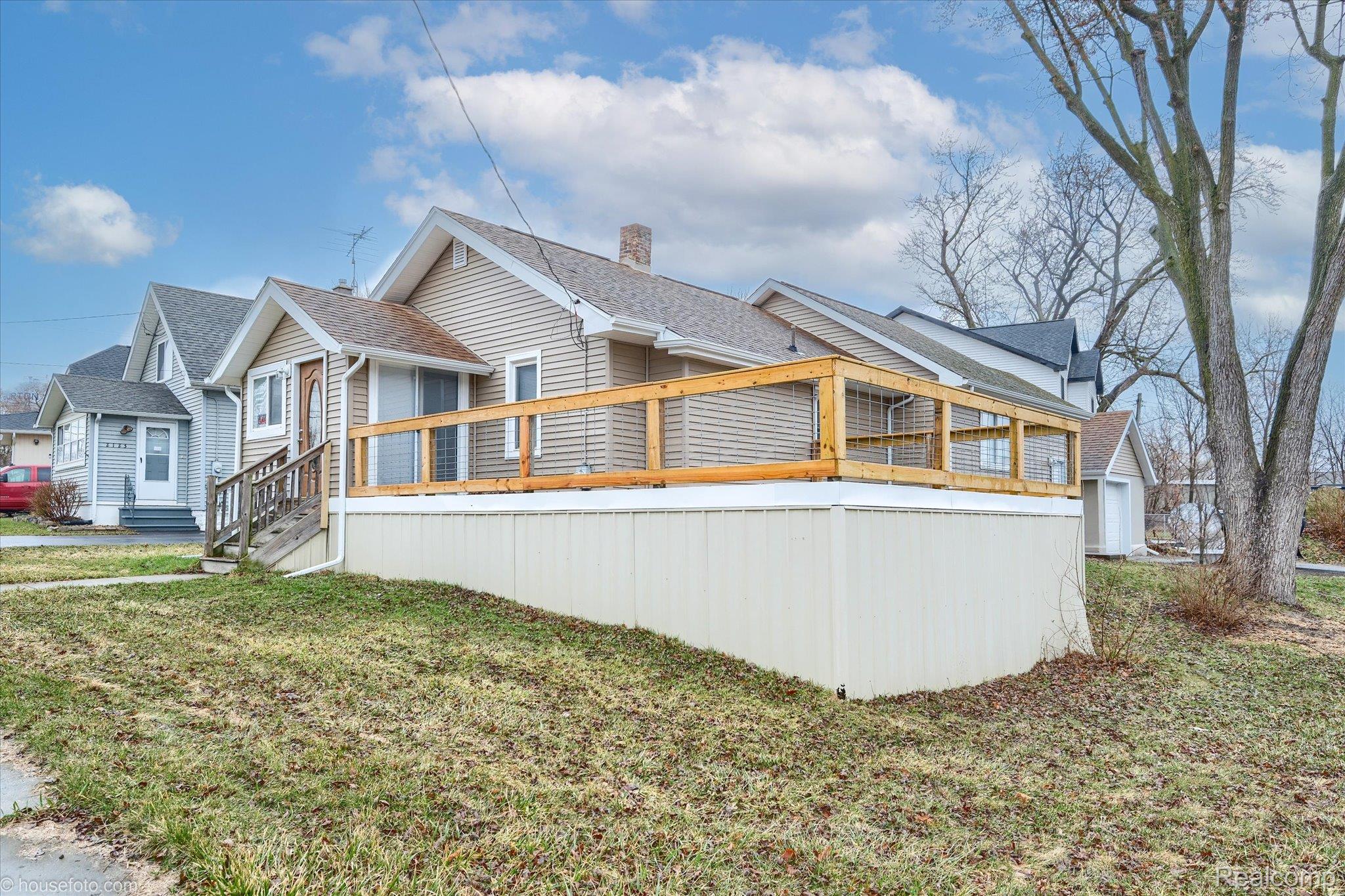 2127, Kenneth, Burton, Michigan, 48529