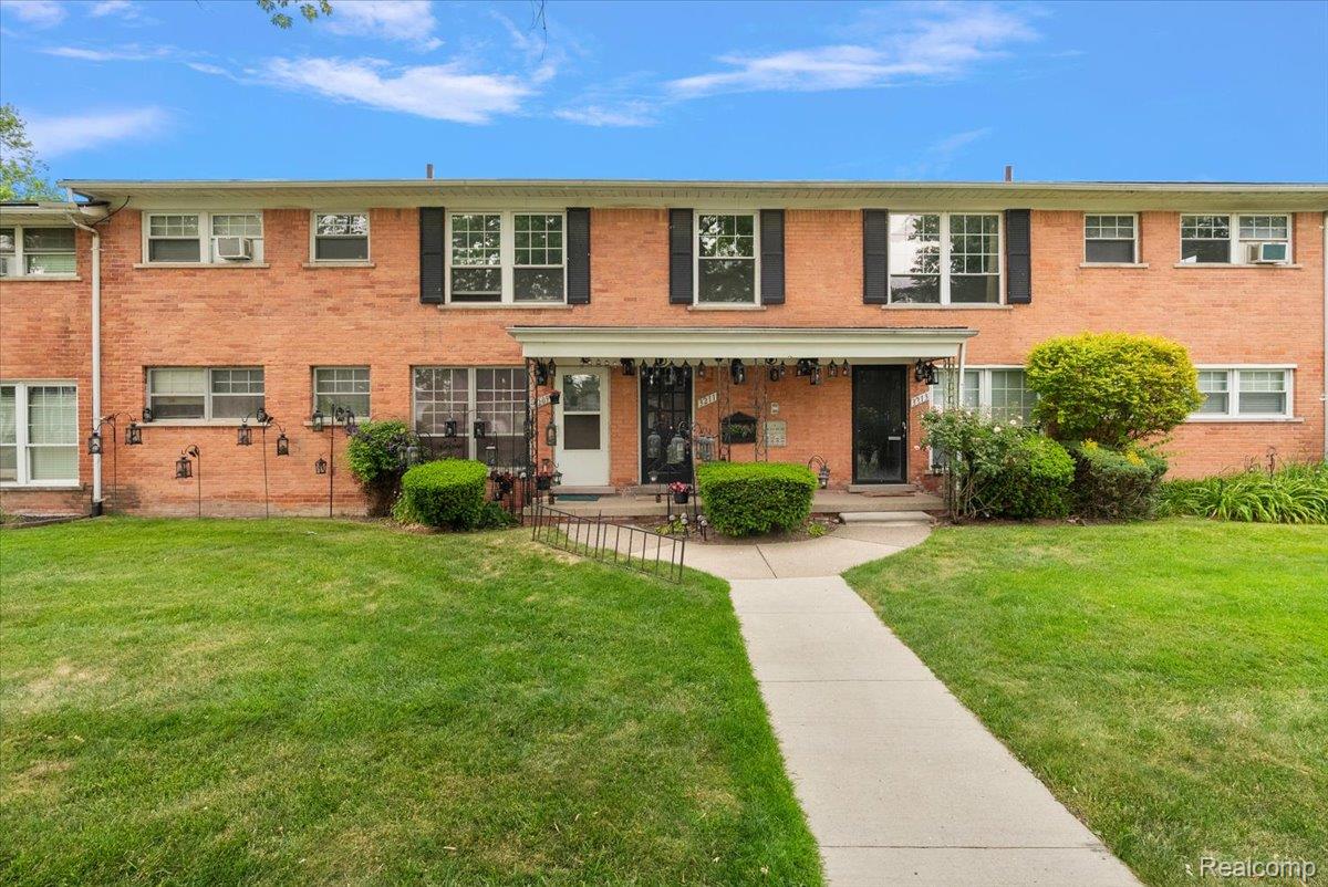 3211, Benjamin, #13, Royal Oak, Michigan, 48073