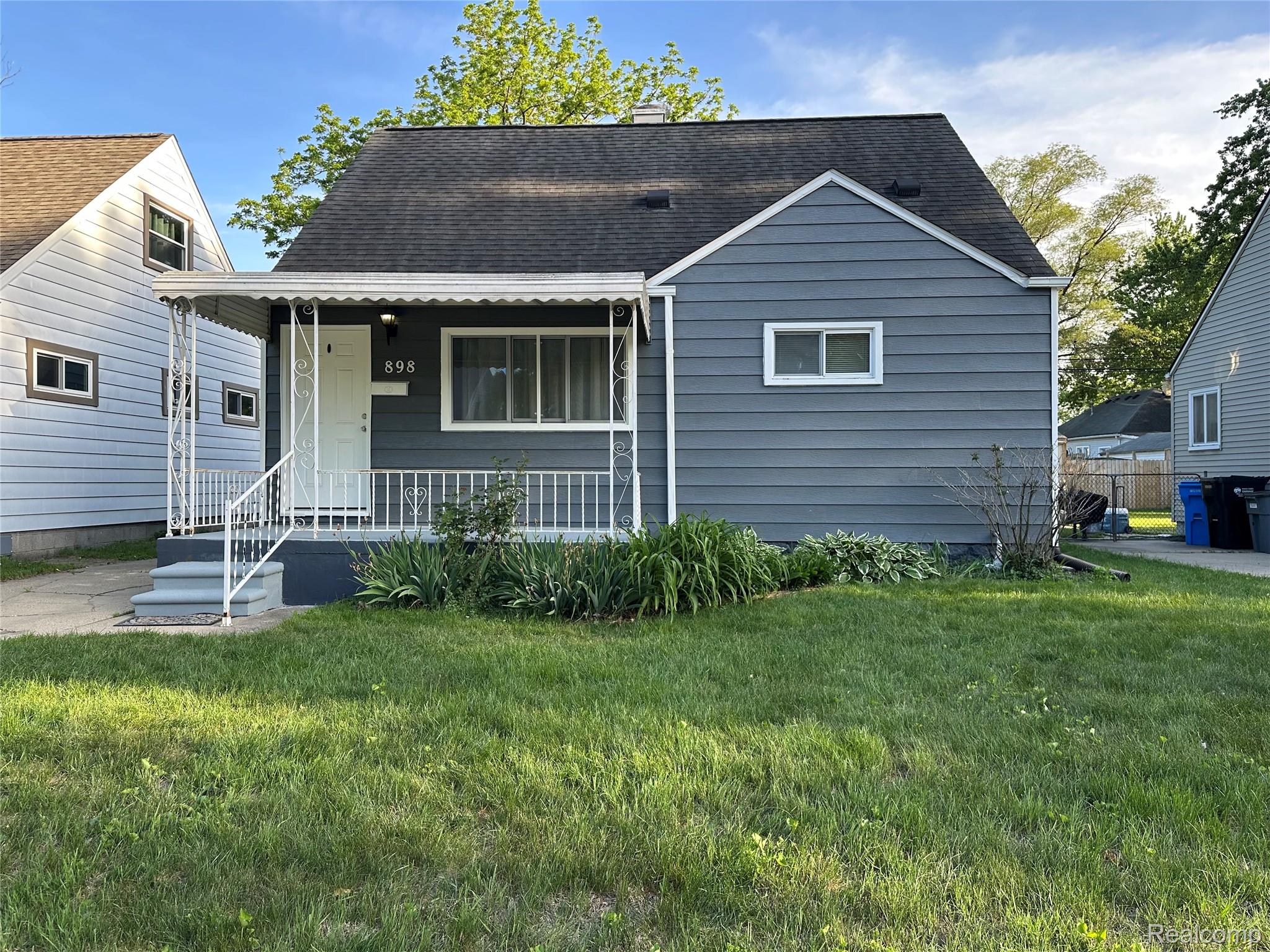 898, Barrett, Madison Heights, Michigan, 48071