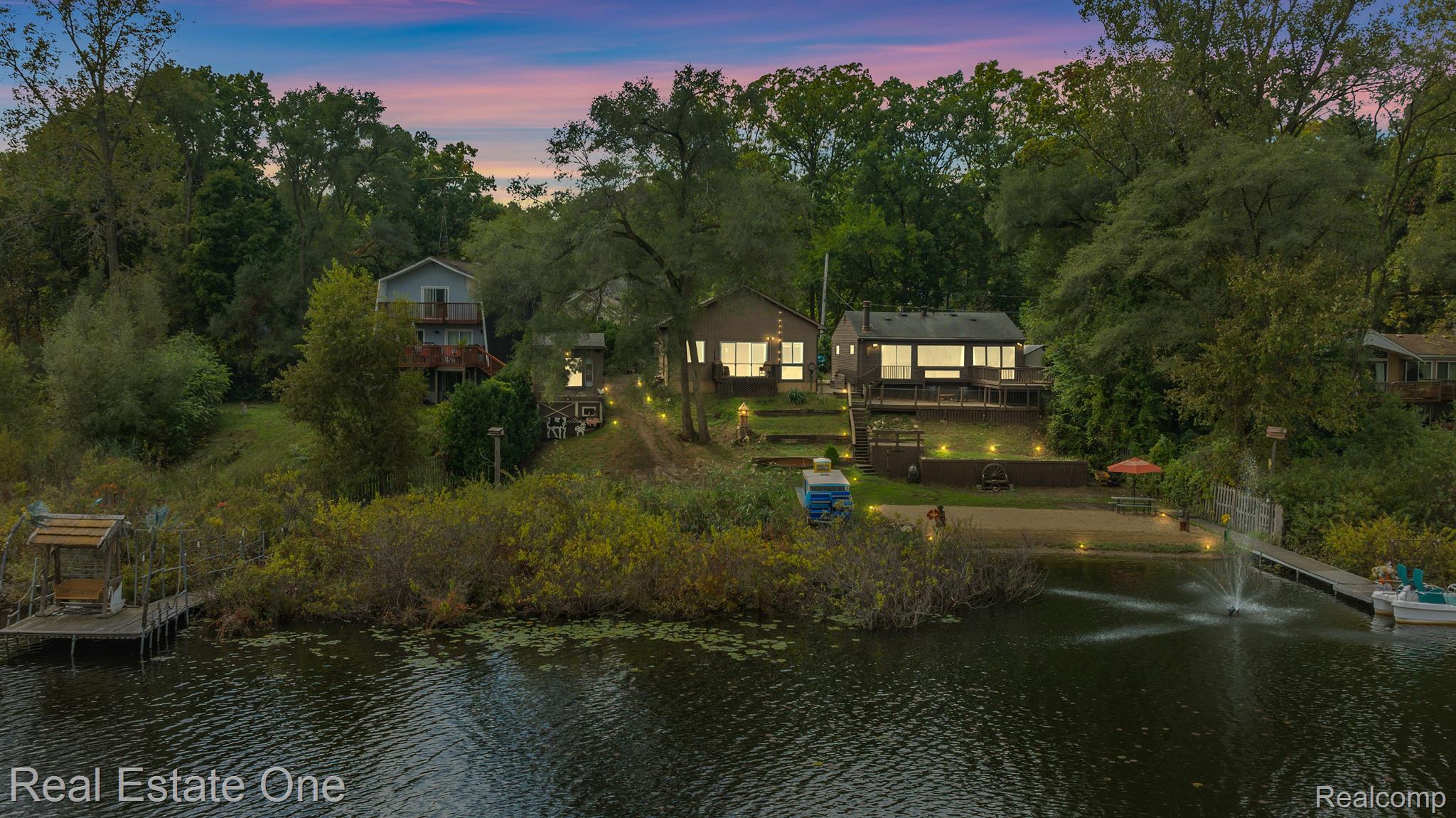 200, CANYON, Milford, Michigan, 48380