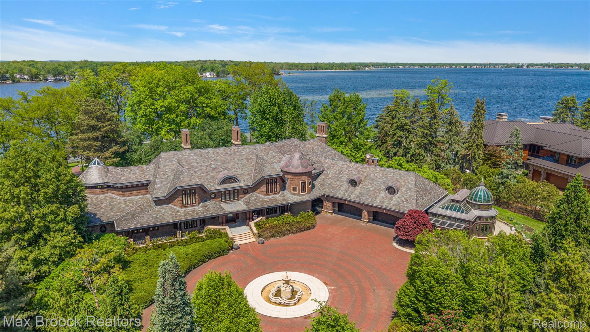 4740, Dow Ridge, Orchard Lake, Michigan, 48324