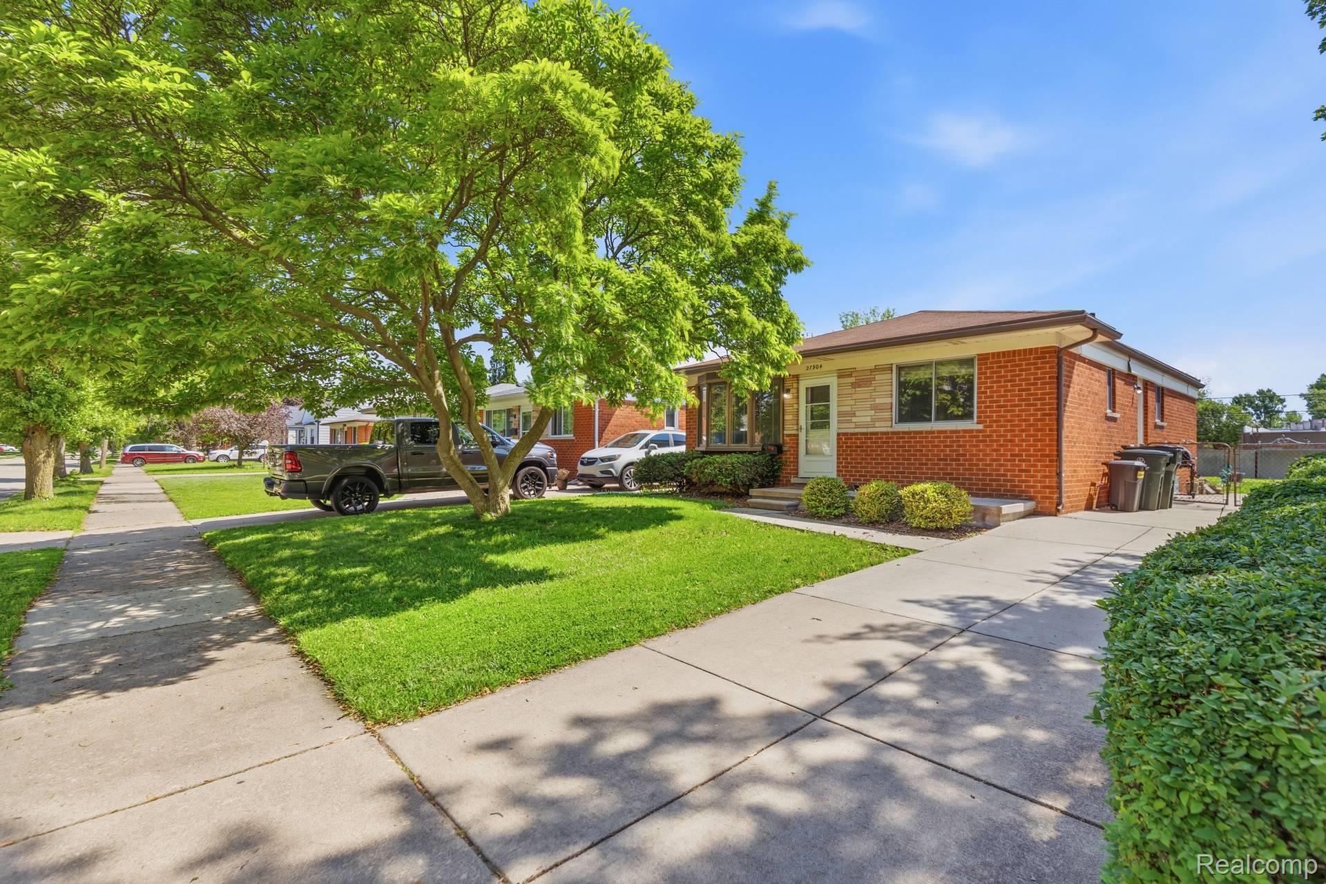 27904, Glenwood, St. Clair Shores, Michigan, 48081