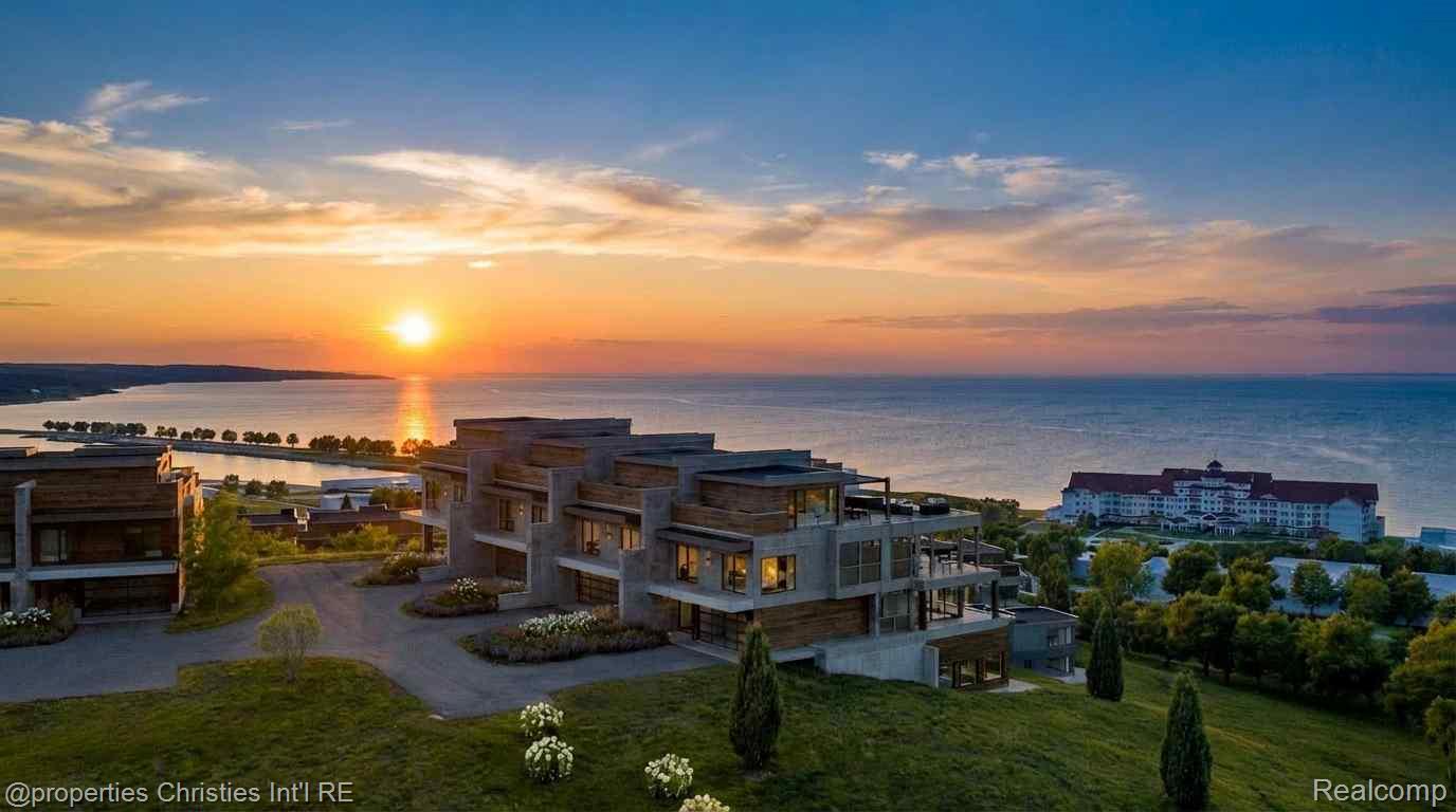 3575, Charlevoix, #9, Petoskey, Michigan, 49770