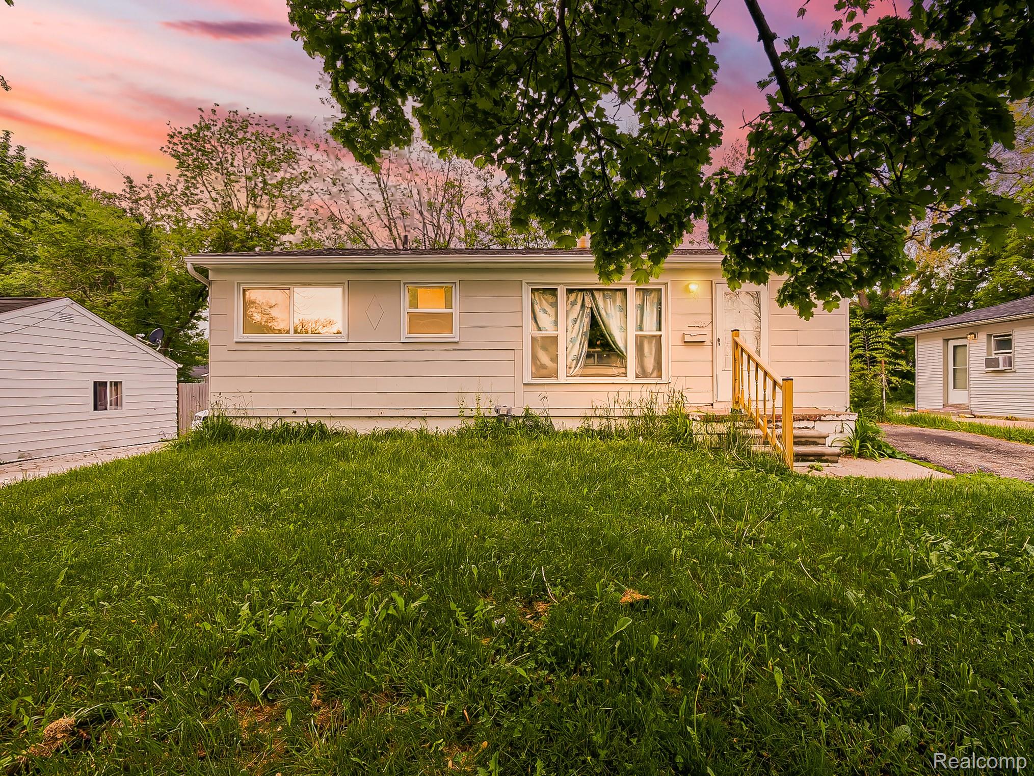 725, Emerson, Pontiac, Michigan, 48340