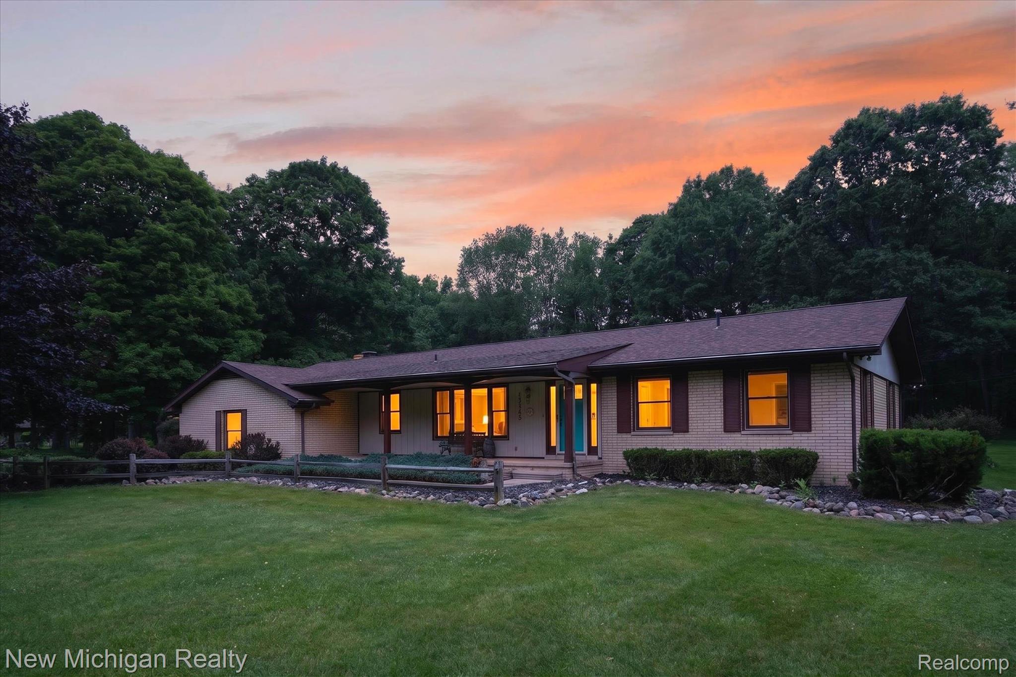 1325, Pine Grove, Milford, Michigan, 48381