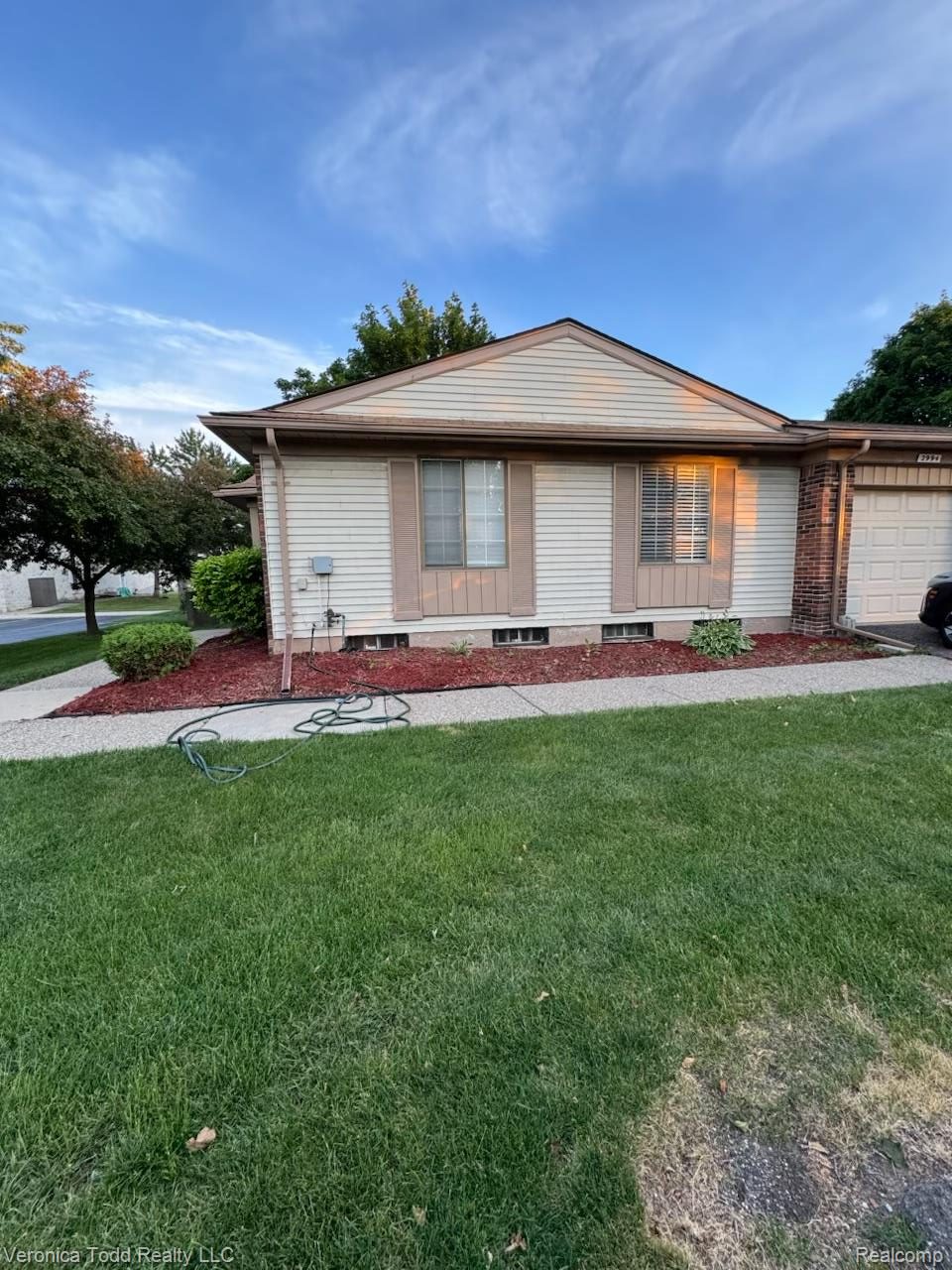 2994, Roundtree, Troy, Michigan, 48083