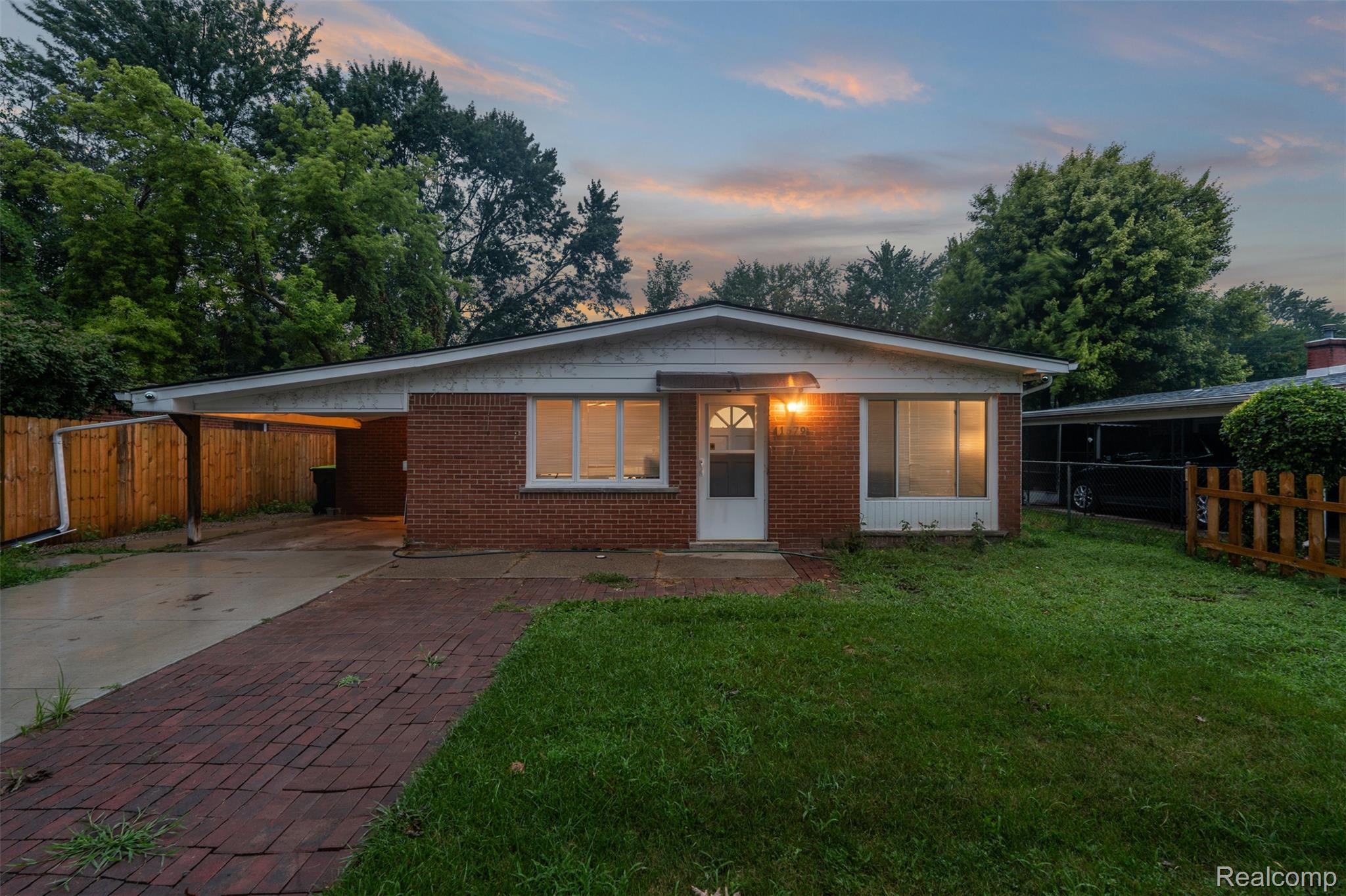 1579, Dulong, Madison Heights, Michigan, 48071