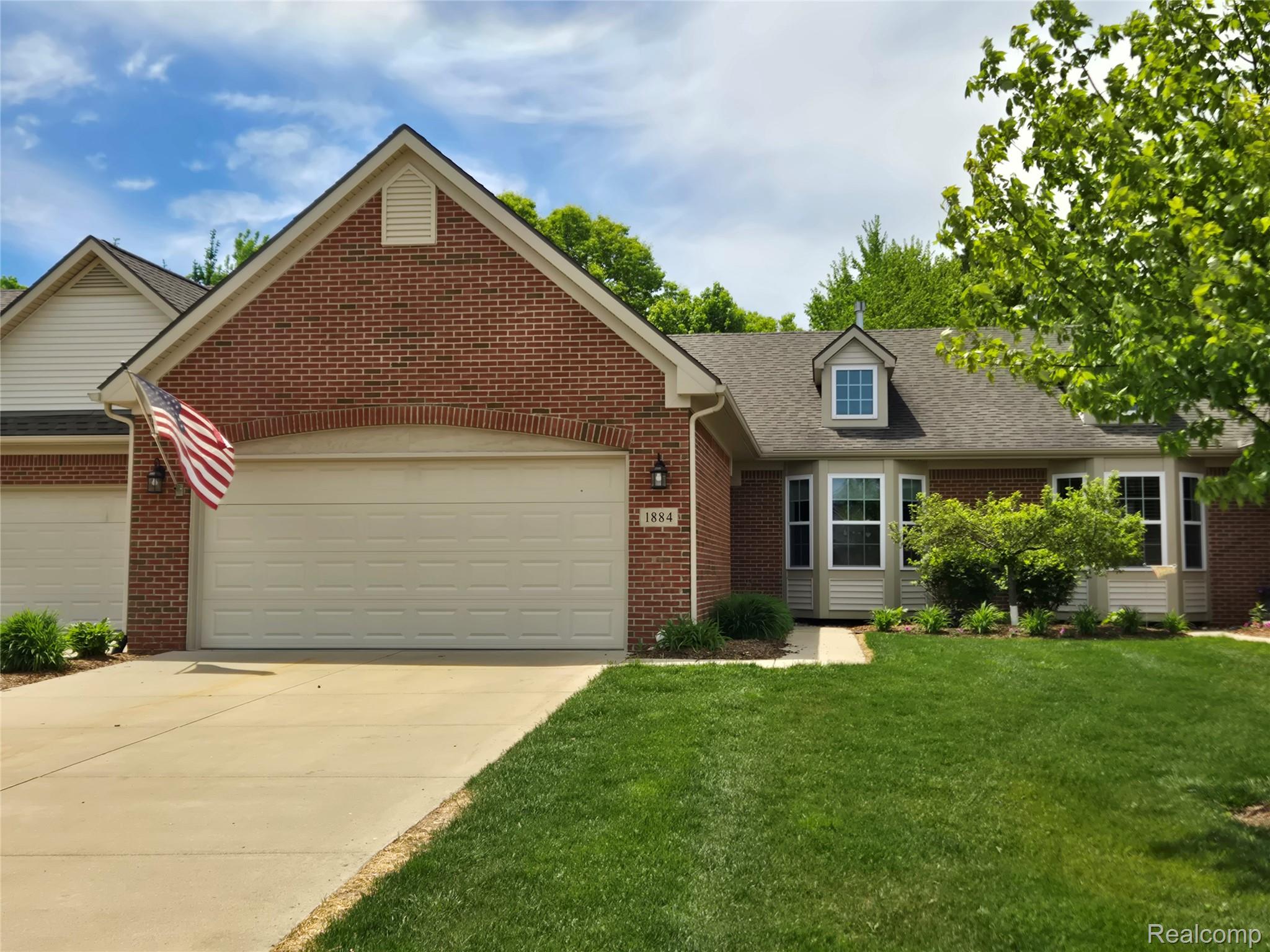 1884, Egret Pointe, Howell, Michigan, 48843