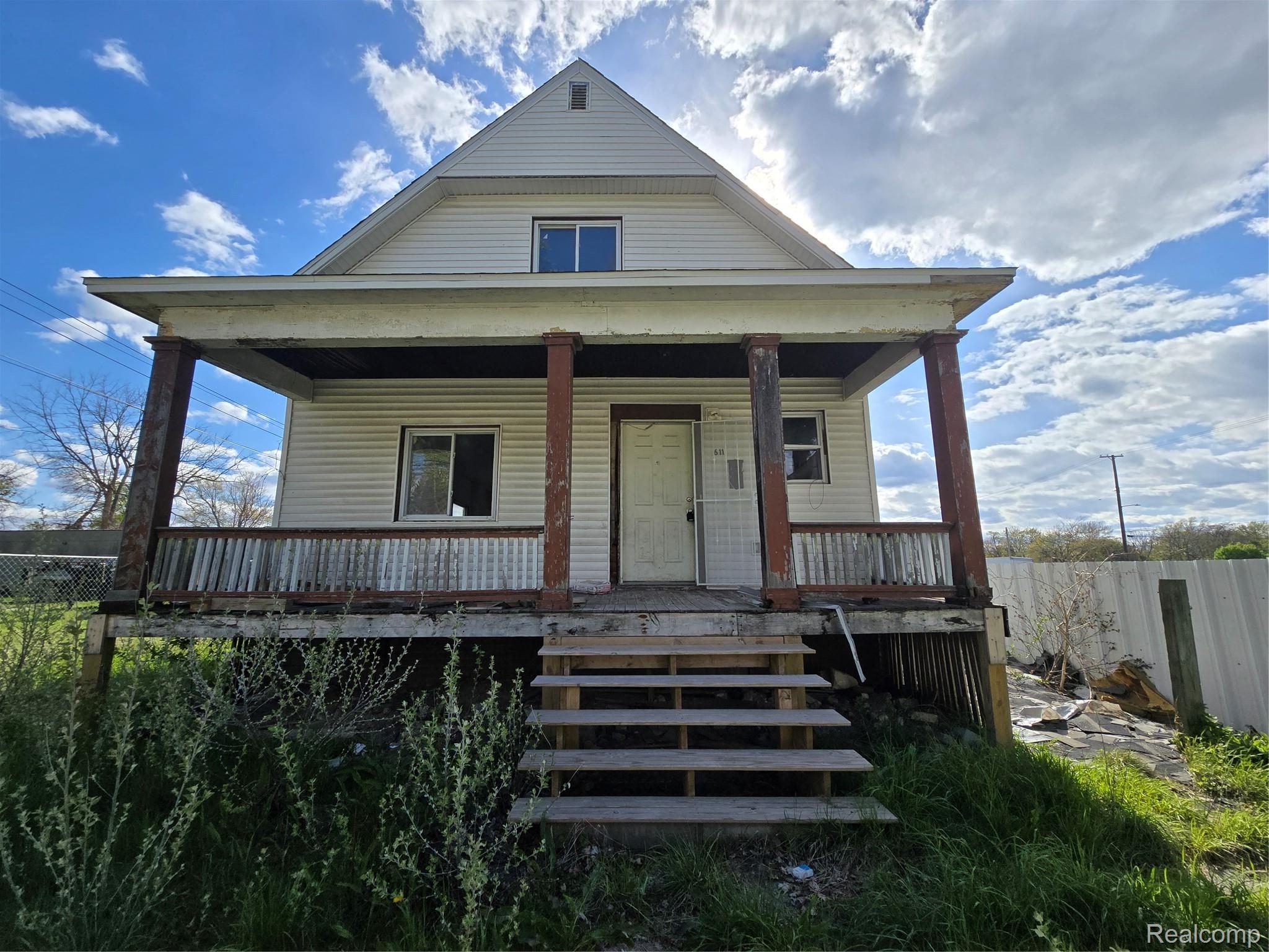 611, 4th, Saginaw, Michigan, 48607