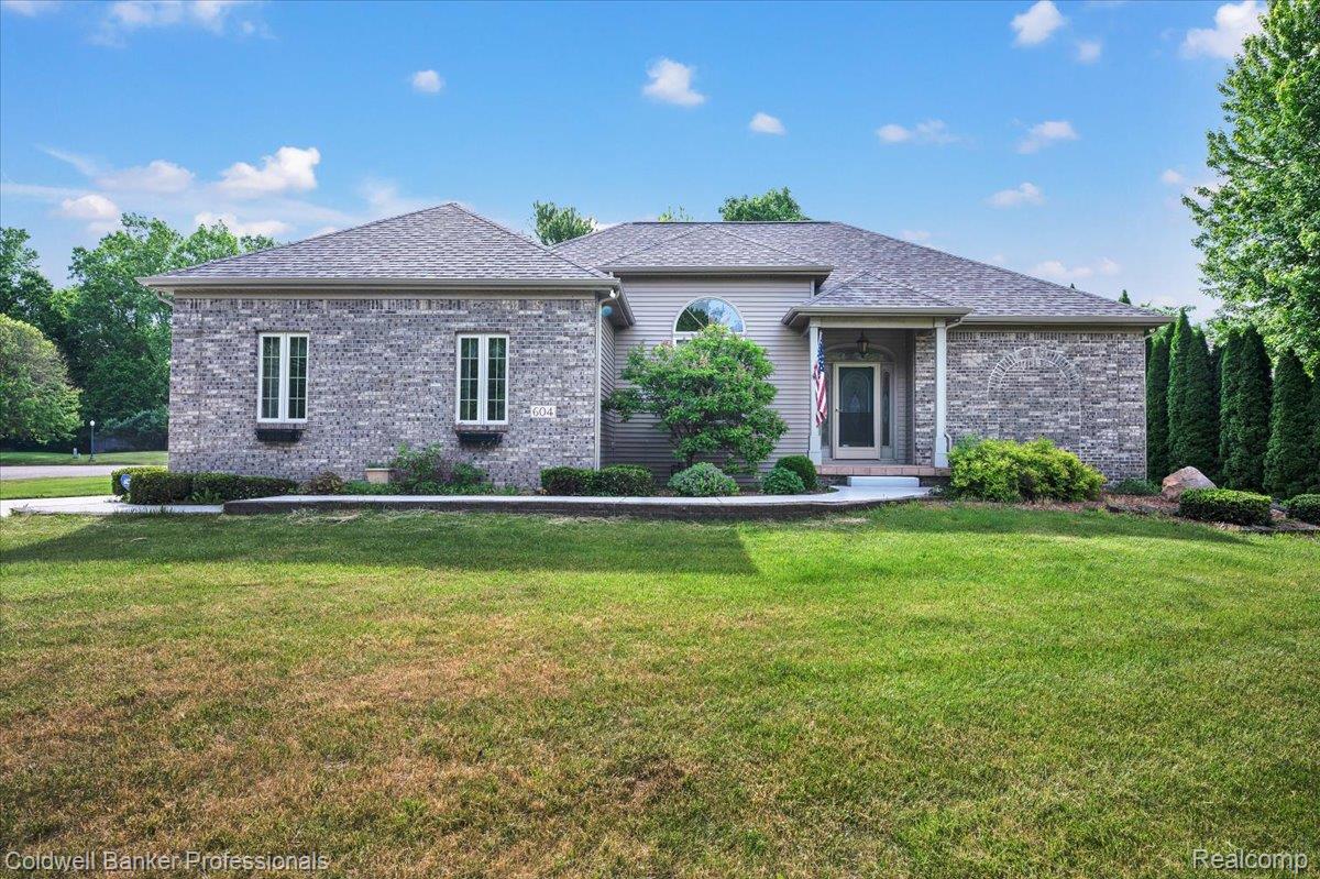 604, Carriage, Davison, Michigan, 48423