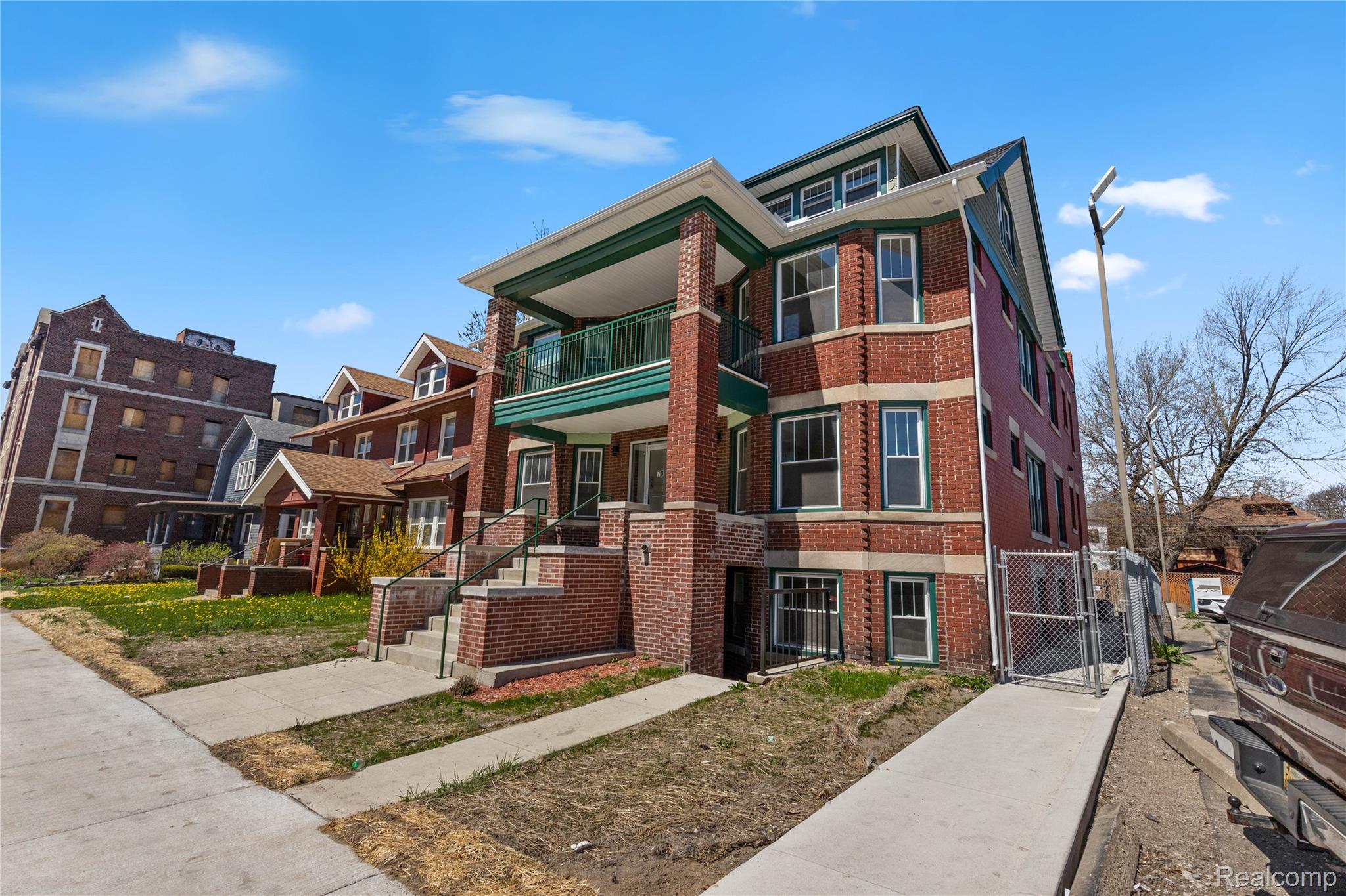 70, Clairmount, #2B, Detroit, Michigan, 48202