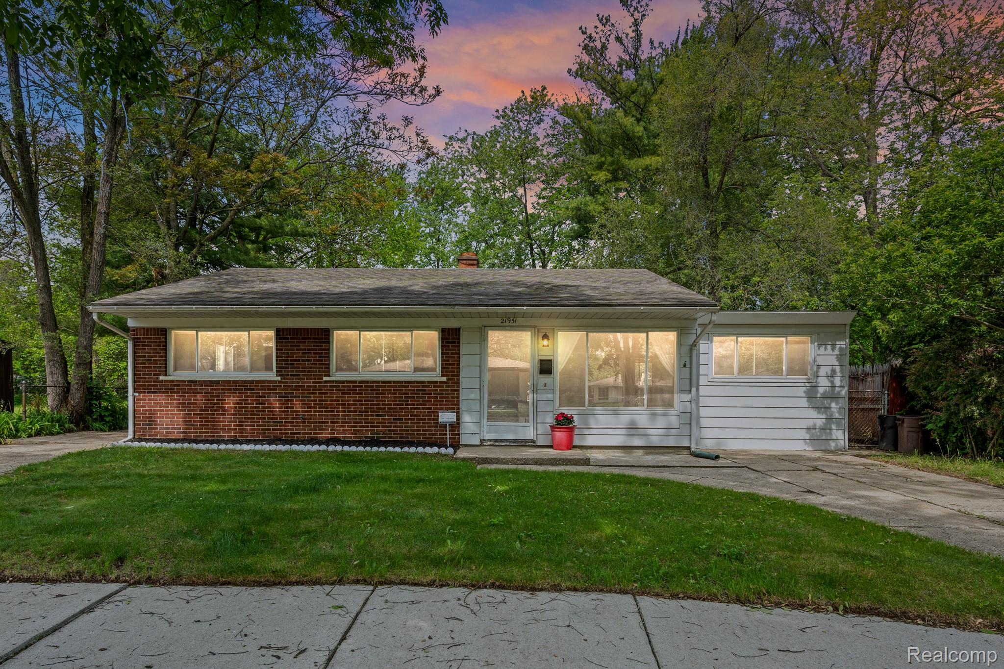 21951, MORTON, Oak Park, Michigan, 48237