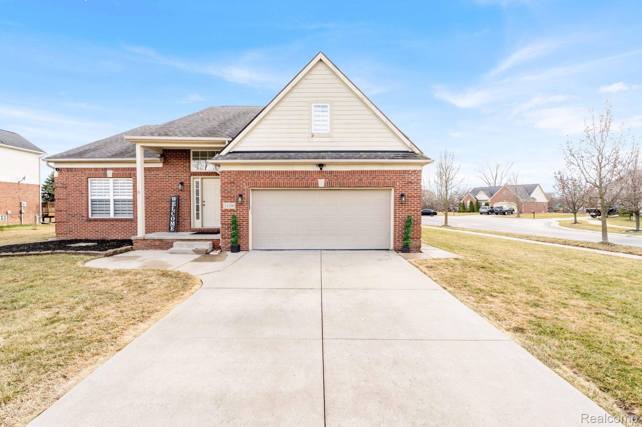 21196, Oak Ridge, Clinton Township, Michigan, 48036