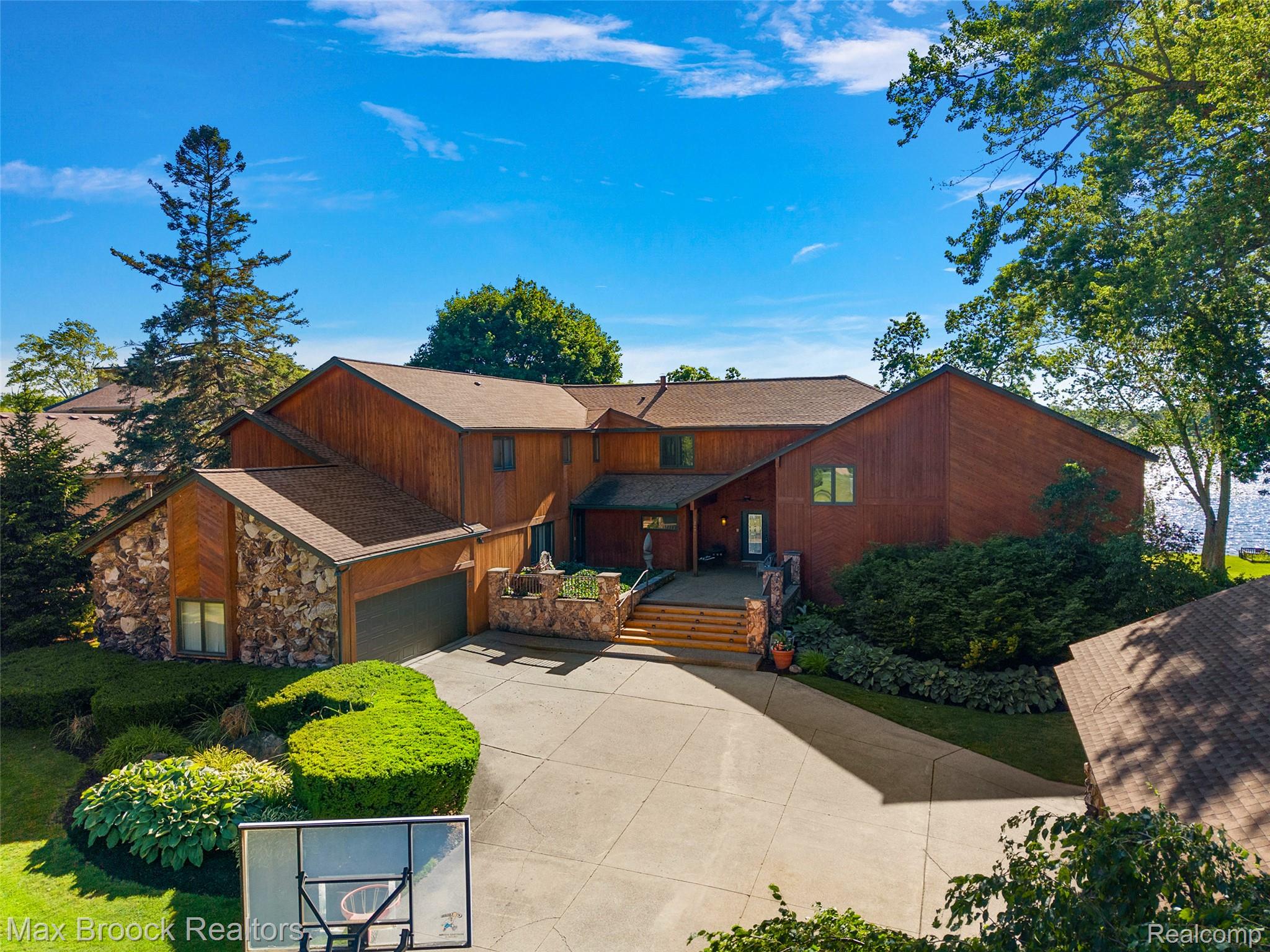 2267, Shankin, Walled Lake, Michigan, 48390