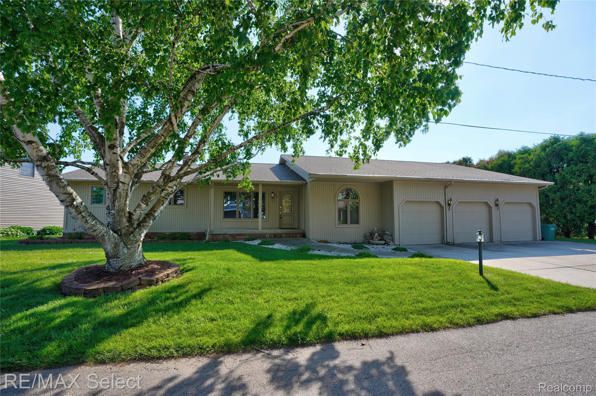 13154, Lake Shore, Fenton, Michigan, 48430
