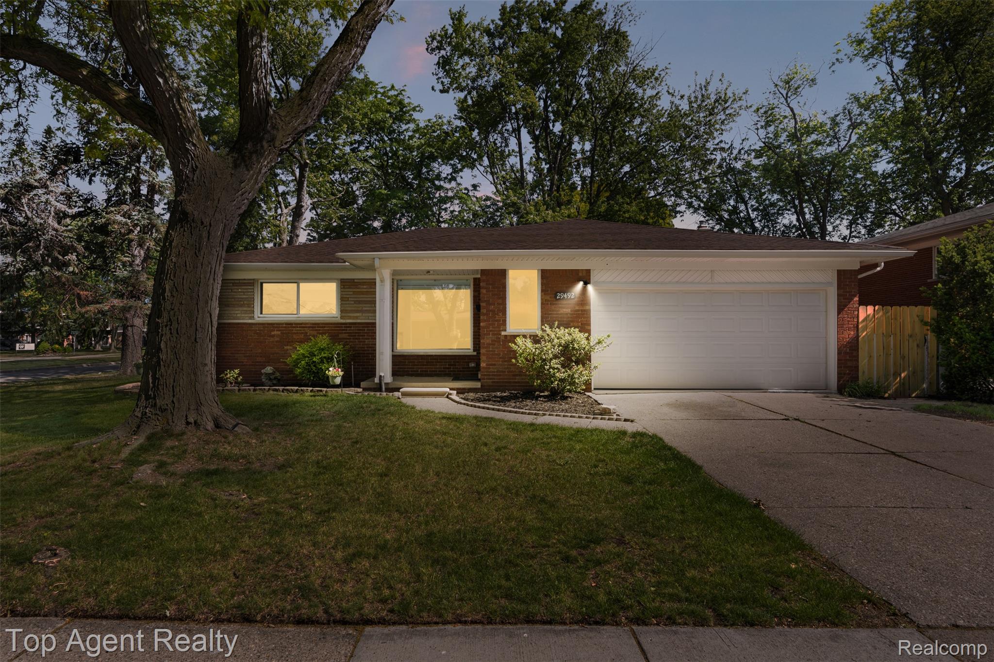 29492, Geraldine, Warren, Michigan, 48093
