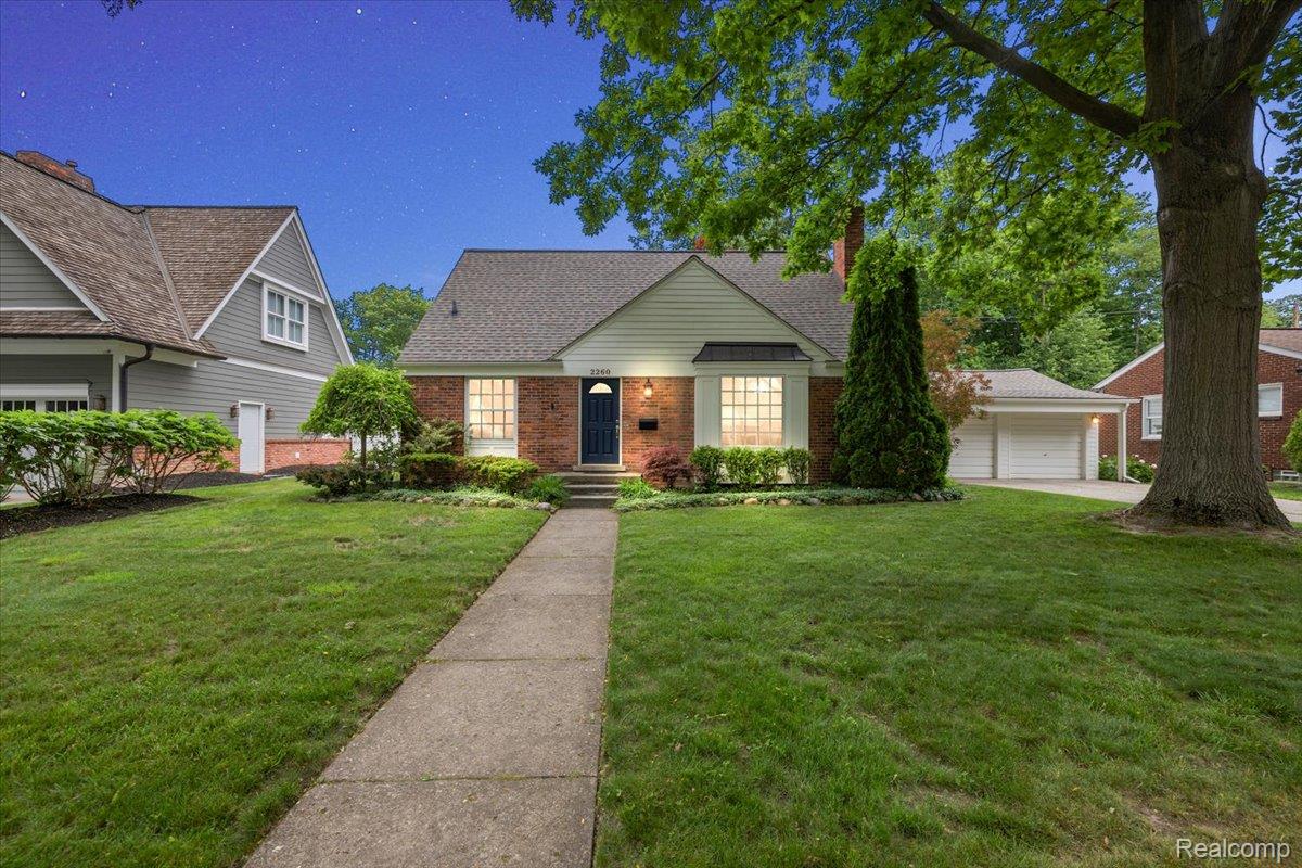 2260, Lincoln, Birmingham, Michigan, 48009