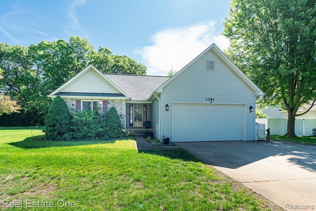 1081, Clearview, Oxford, Michigan, 48371