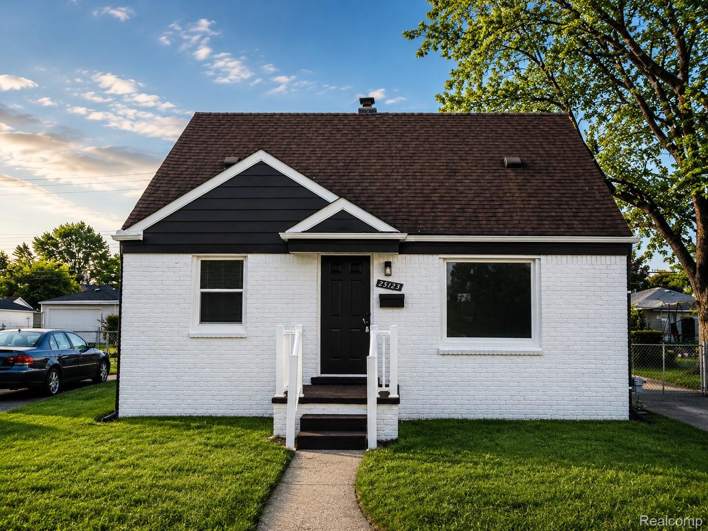 25123, Mackinac, Roseville, Michigan, 48066