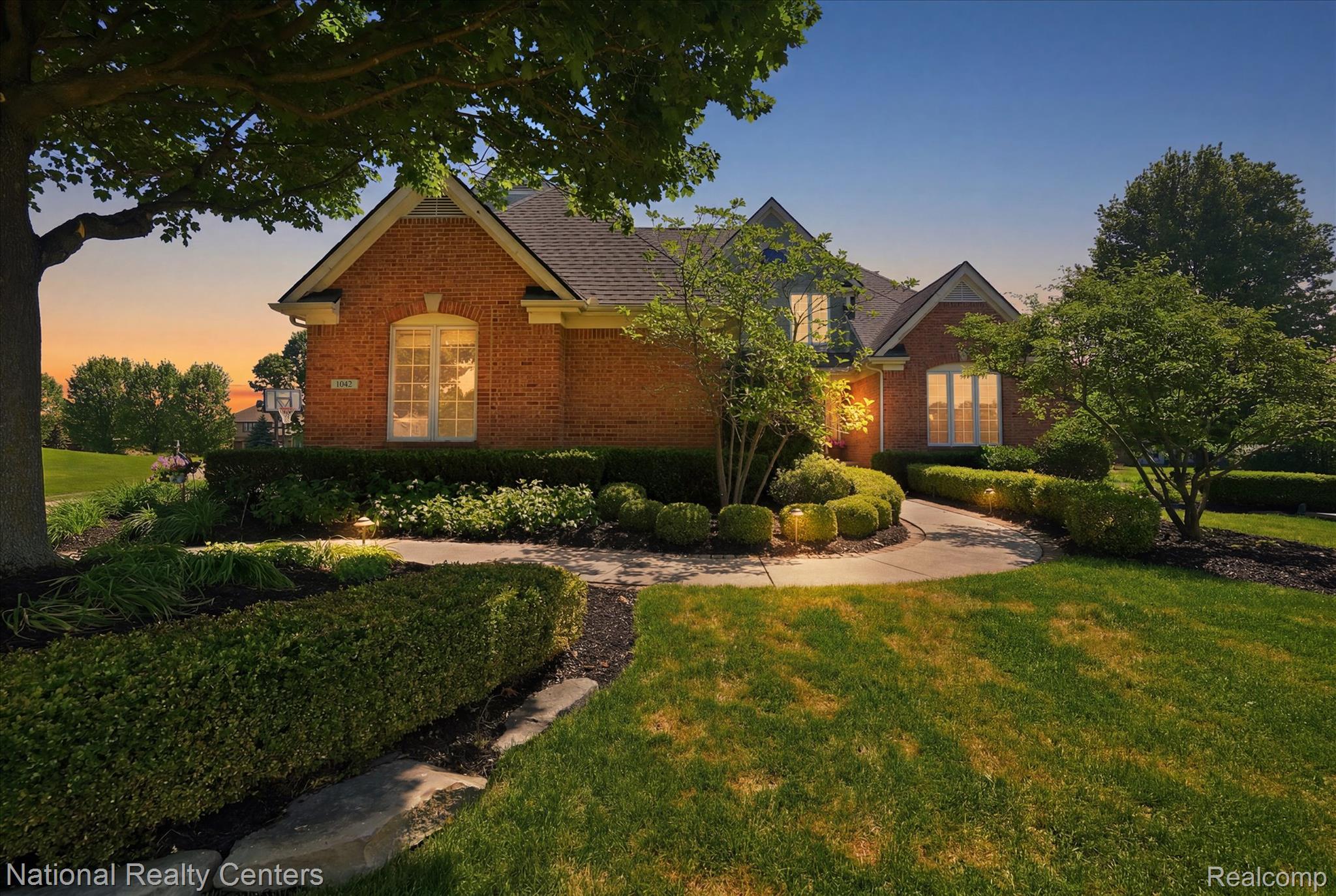 1042, Saint Andrews, Highland, Michigan, 48357