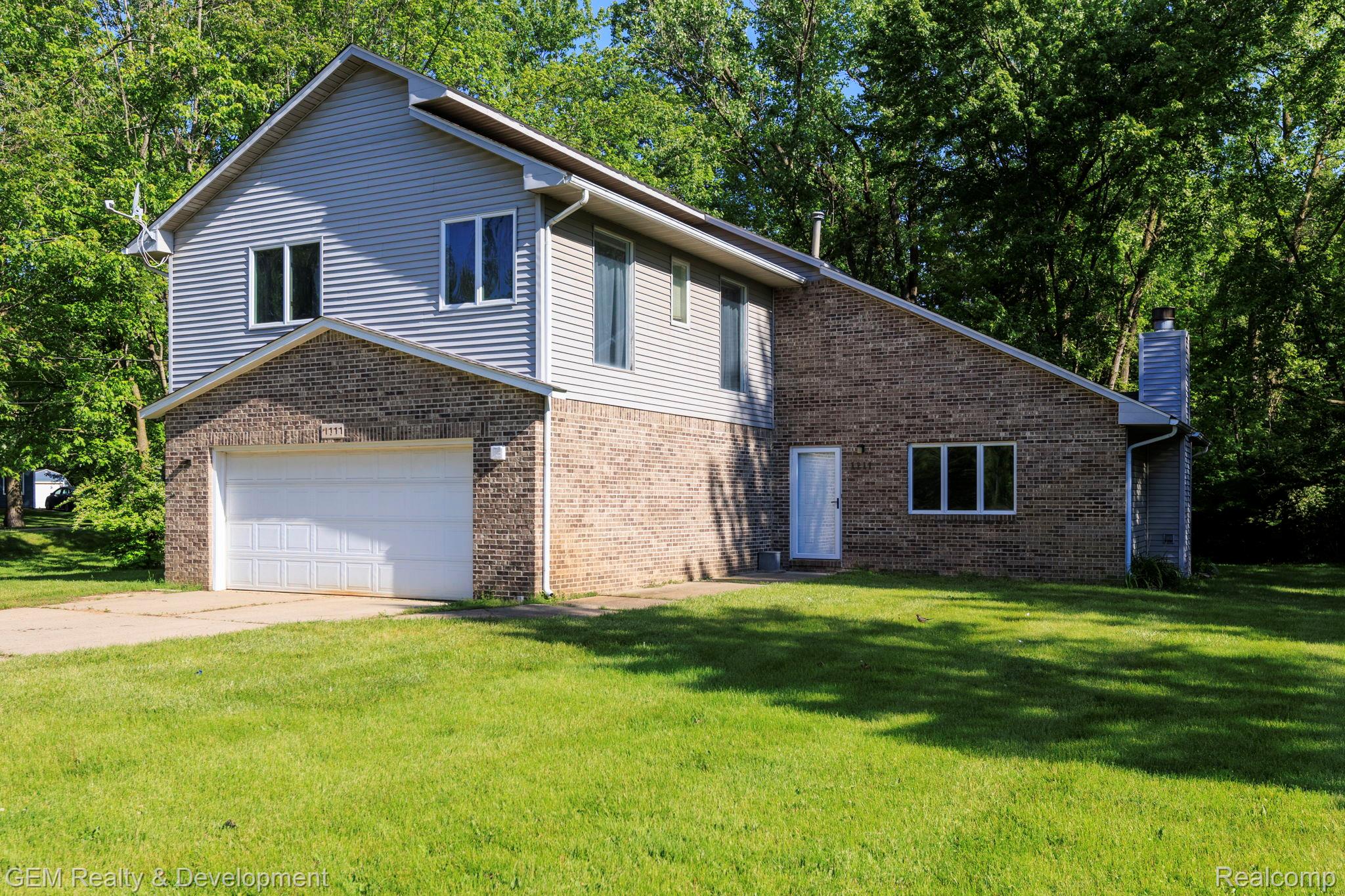 1111, Sarah, Pinckney, Michigan, 48169