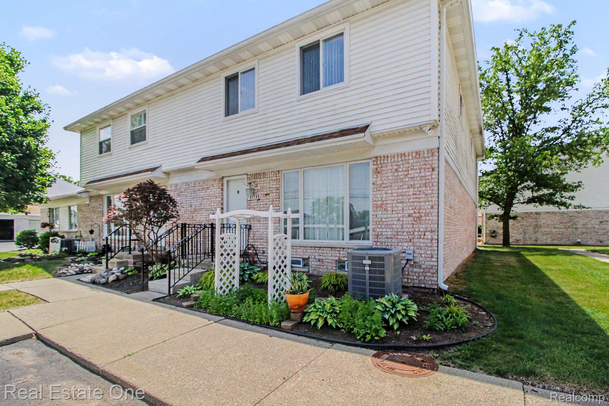 37735, Colonial, N, Westland, Michigan, 48185