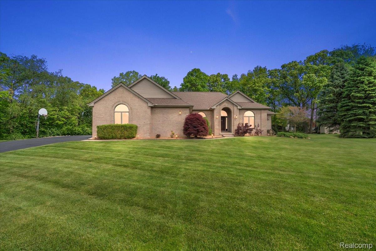 8533, Glen View, Howell, Michigan, 48843