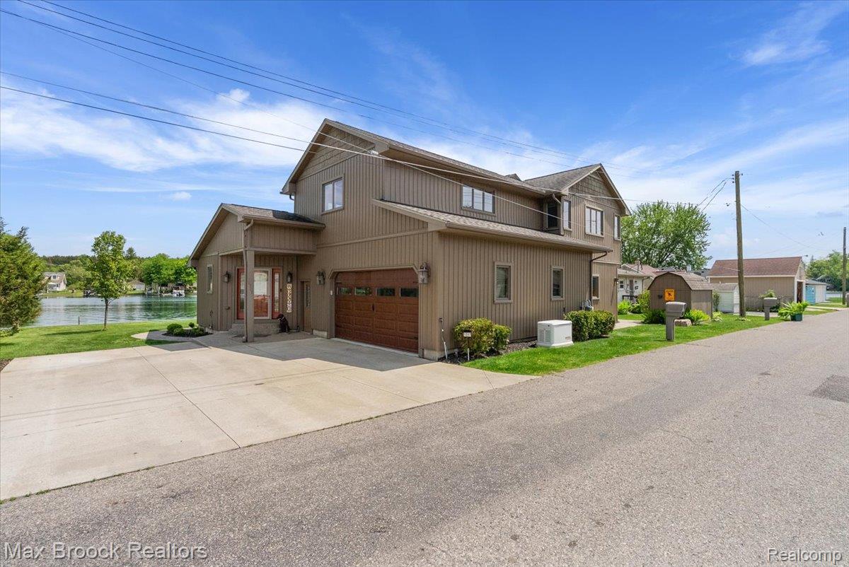 1317, Castlewood, White Lake, Michigan, 48386